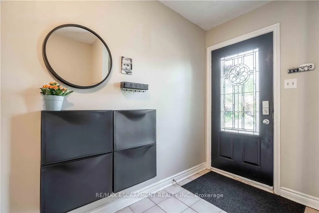 Photo 5 of Unit 13, 1155 Paramount Drive, Hamilton, Stoney Creek — HOMEH