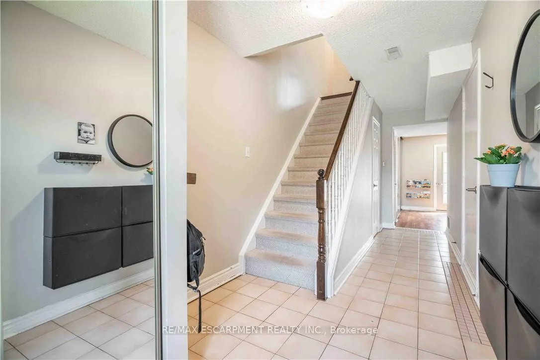 Photo 6 of Unit 13, 1155 Paramount Drive, Hamilton, Stoney Creek — HOMEH