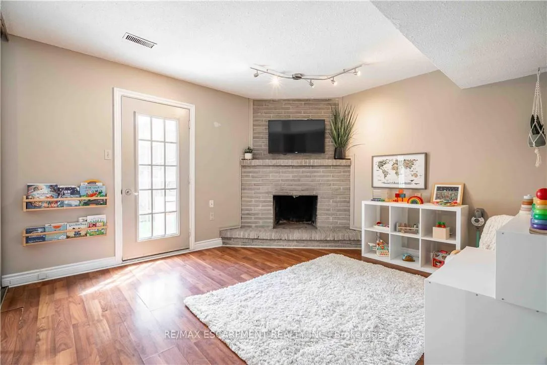 Photo 7 of Unit 13, 1155 Paramount Drive, Hamilton, Stoney Creek — HOMEH