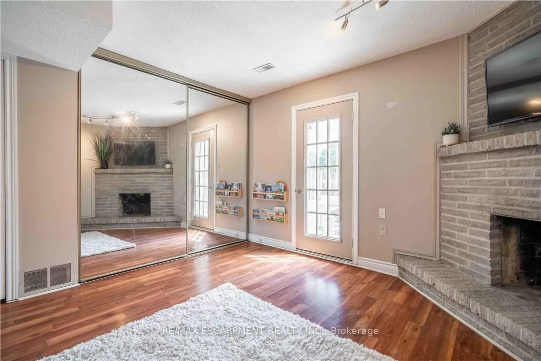 Photo 9 of Unit 13, 1155 Paramount Drive, Hamilton, Stoney Creek — HOMEH