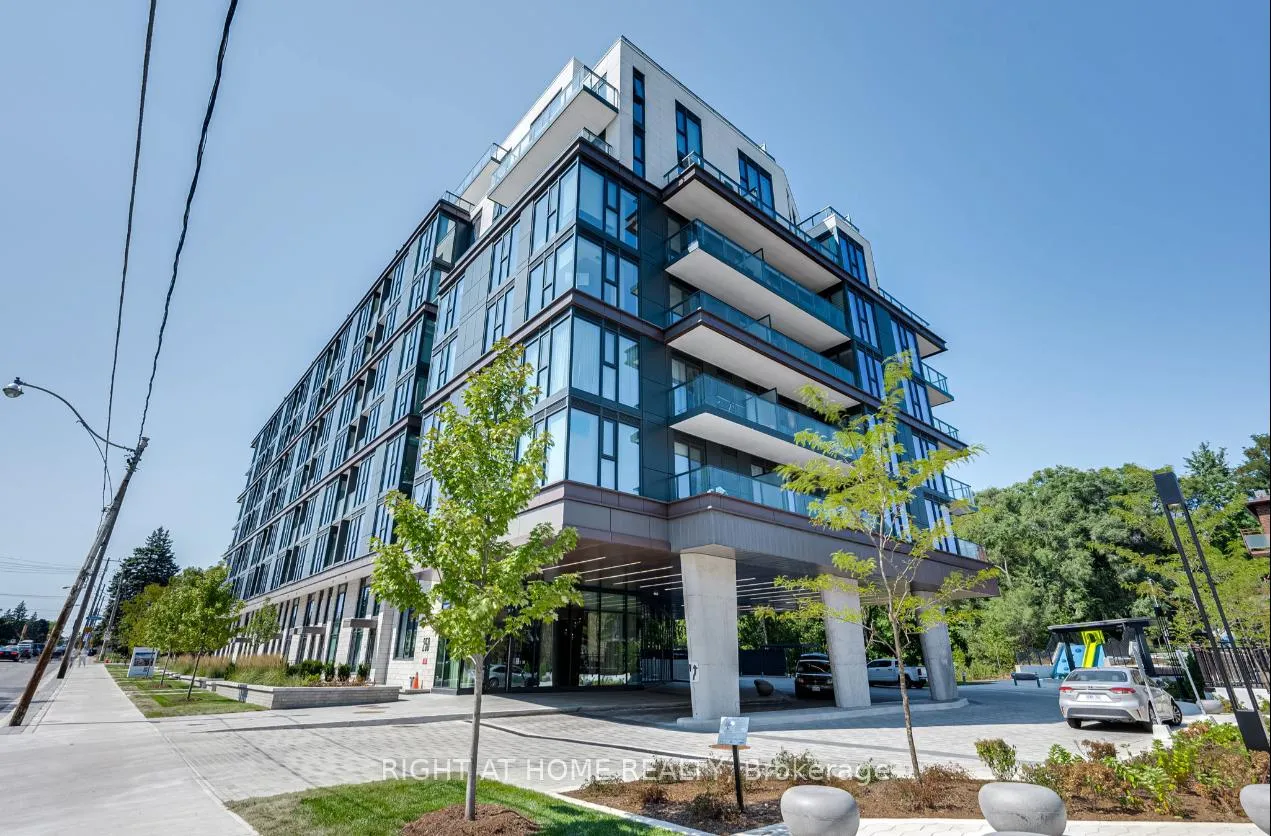 Front of Unit 426, 250 Lawrence Avenue W