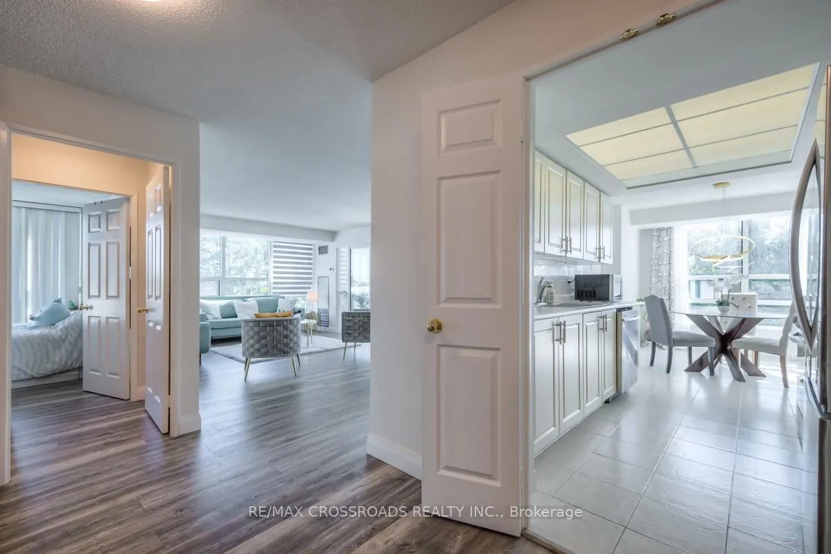 Front of Unit 304, 7825 Bayview Avenue