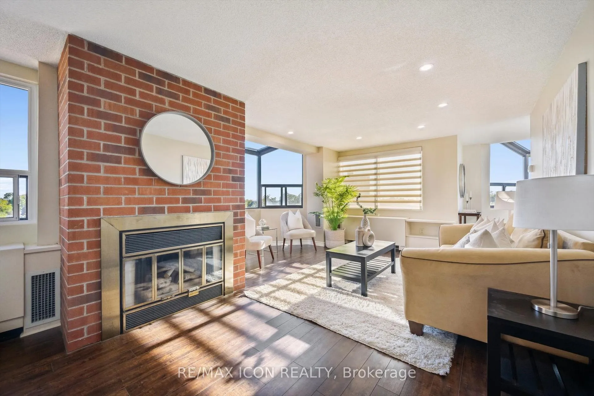 Photo 2 of Unit 610, 20 Ellen Street E, Kitchener — HOMEH