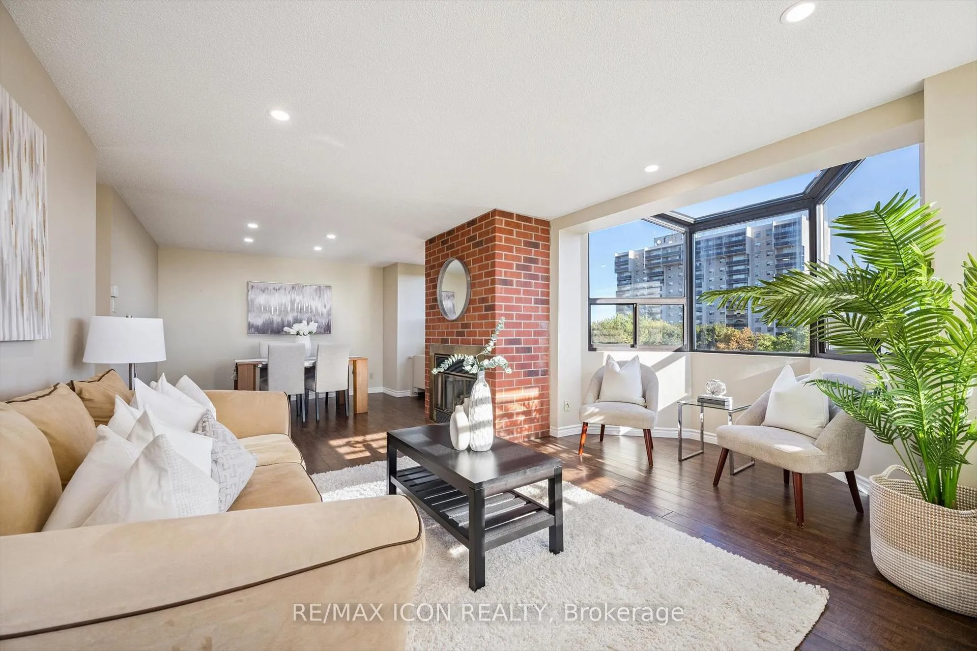 Photo 4 of Unit 610, 20 Ellen Street E, Kitchener — HOMEH