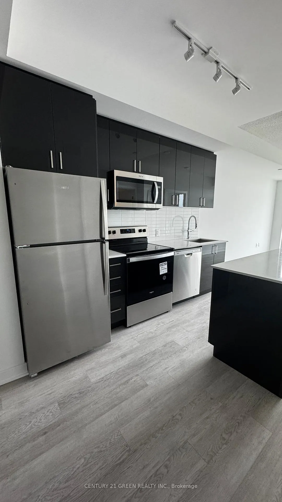 Photo 3 of Unit 404, 2782 Barton Street E, Hamilton, Riverdale — HOMEH