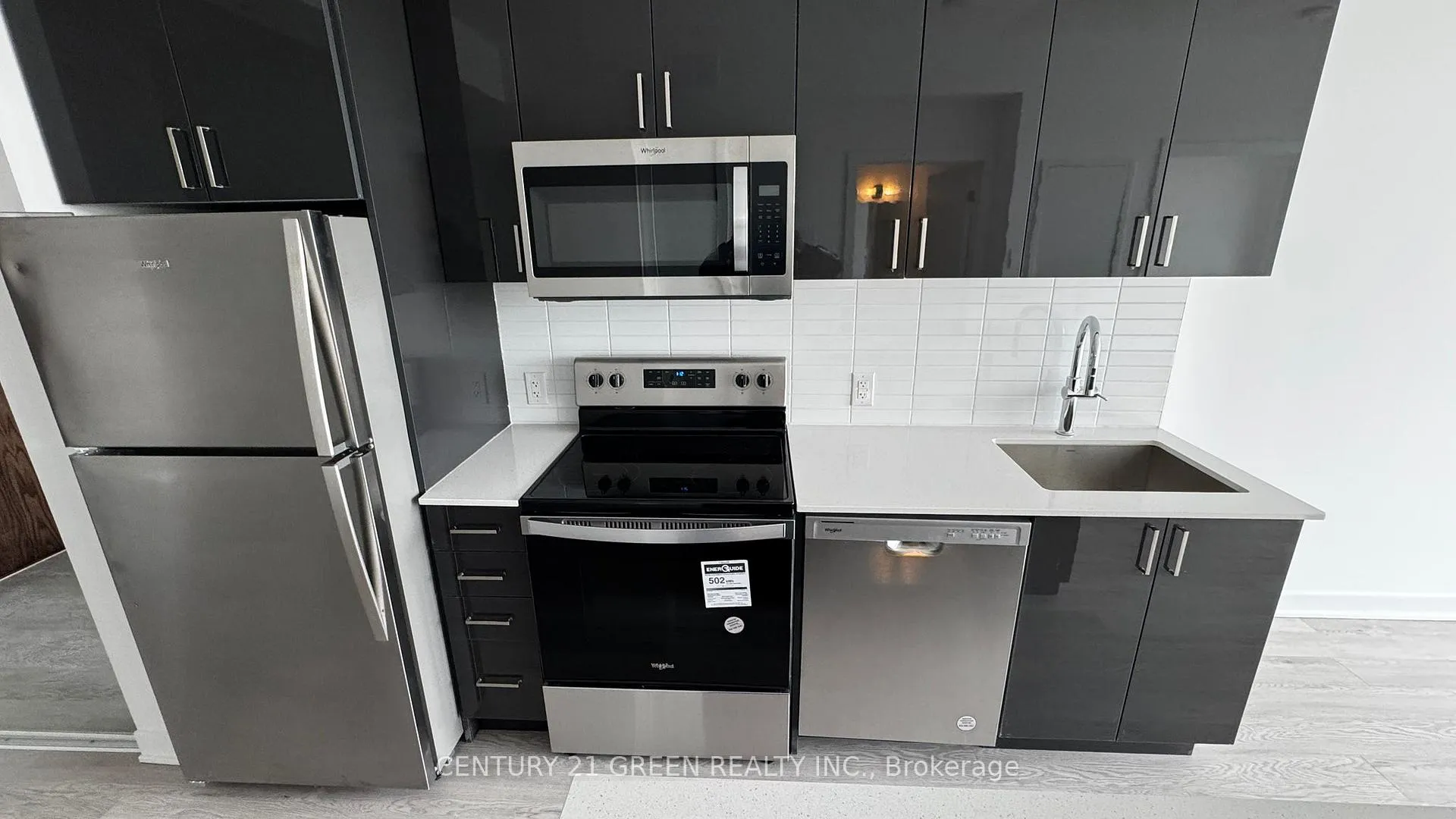 Photo 4 of Unit 404, 2782 Barton Street E, Hamilton, Riverdale — HOMEH
