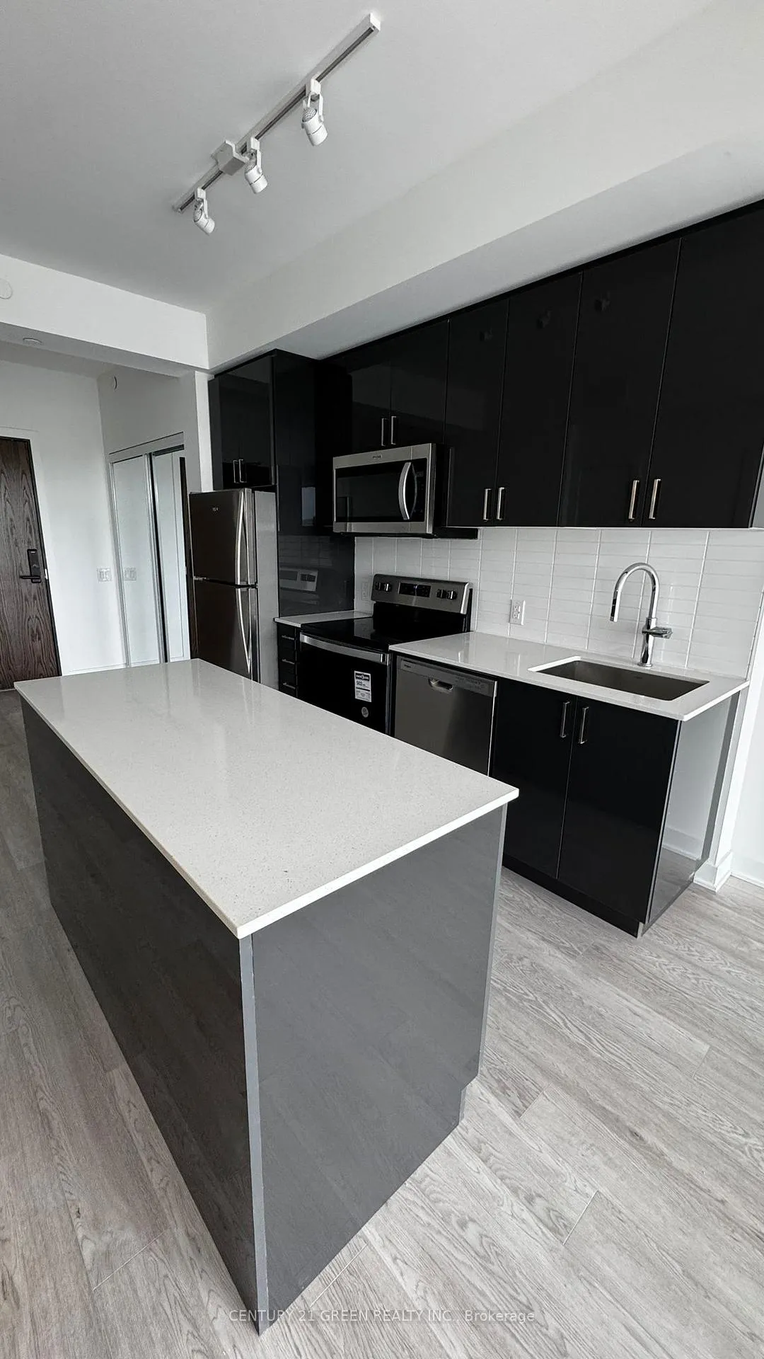 Photo 6 of Unit 404, 2782 Barton Street E, Hamilton, Riverdale — HOMEH