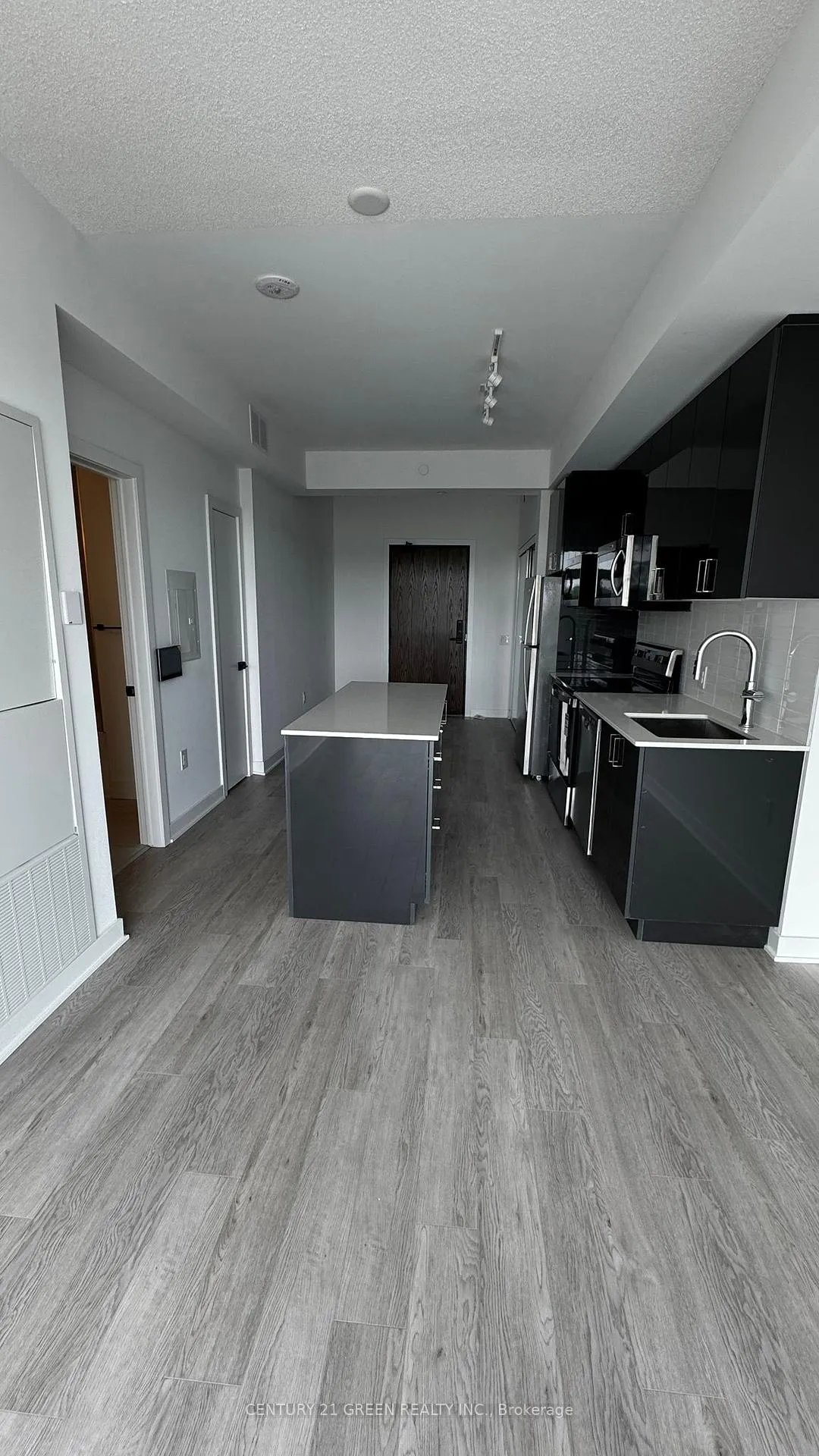 Photo 7 of Unit 404, 2782 Barton Street E, Hamilton, Riverdale — HOMEH
