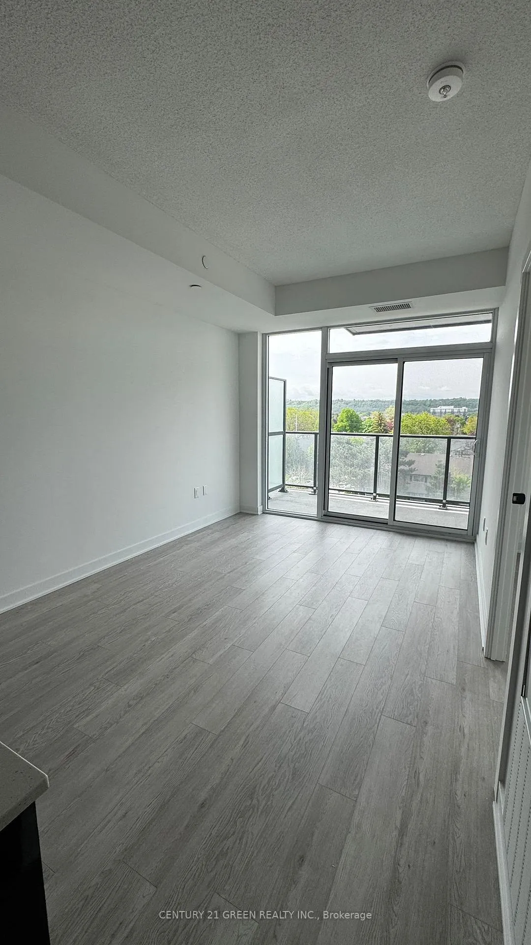 Photo 8 of Unit 404, 2782 Barton Street E, Hamilton, Riverdale — HOMEH