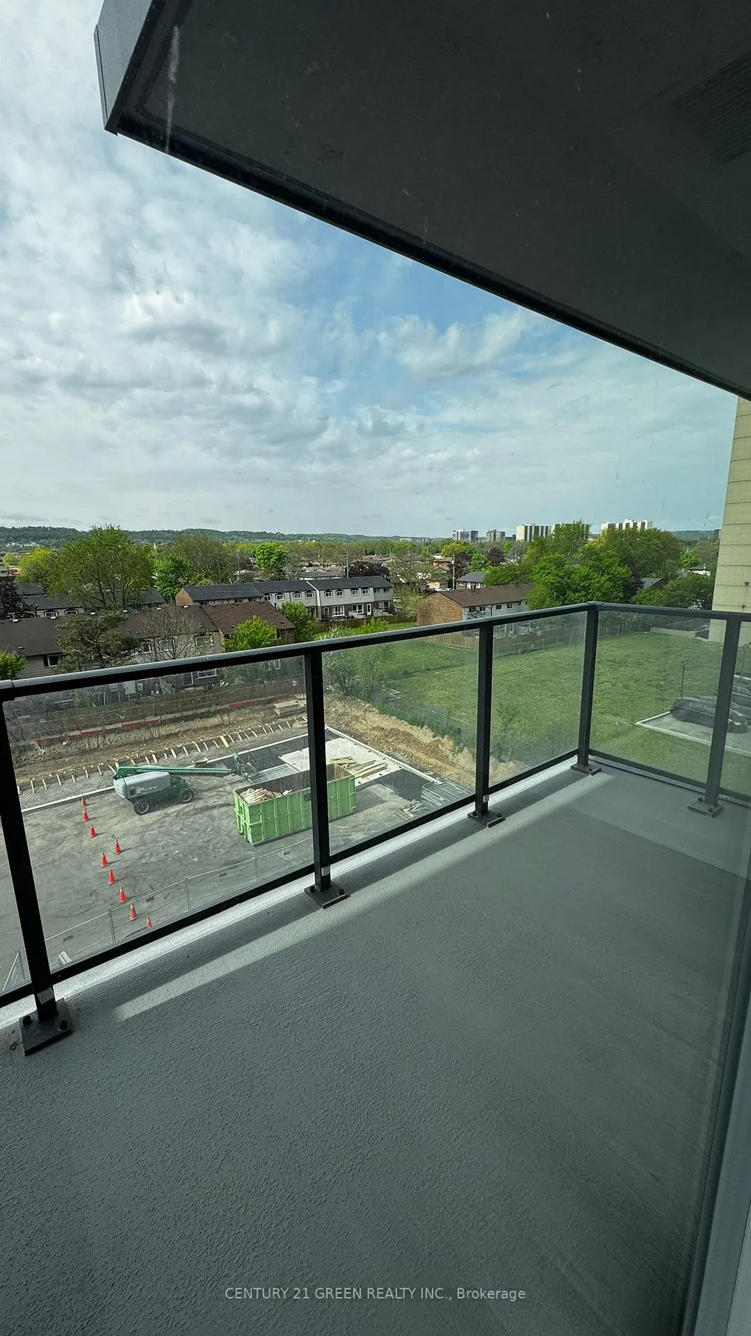 Photo 9 of Unit 404, 2782 Barton Street E, Hamilton, Riverdale — HOMEH