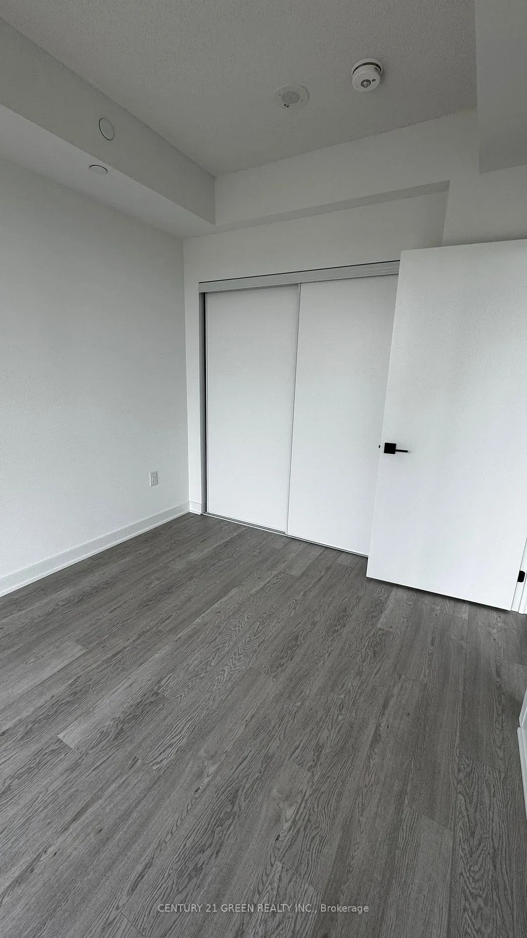 Photo 12 of Unit 404, 2782 Barton Street E, Hamilton, Riverdale — HOMEH