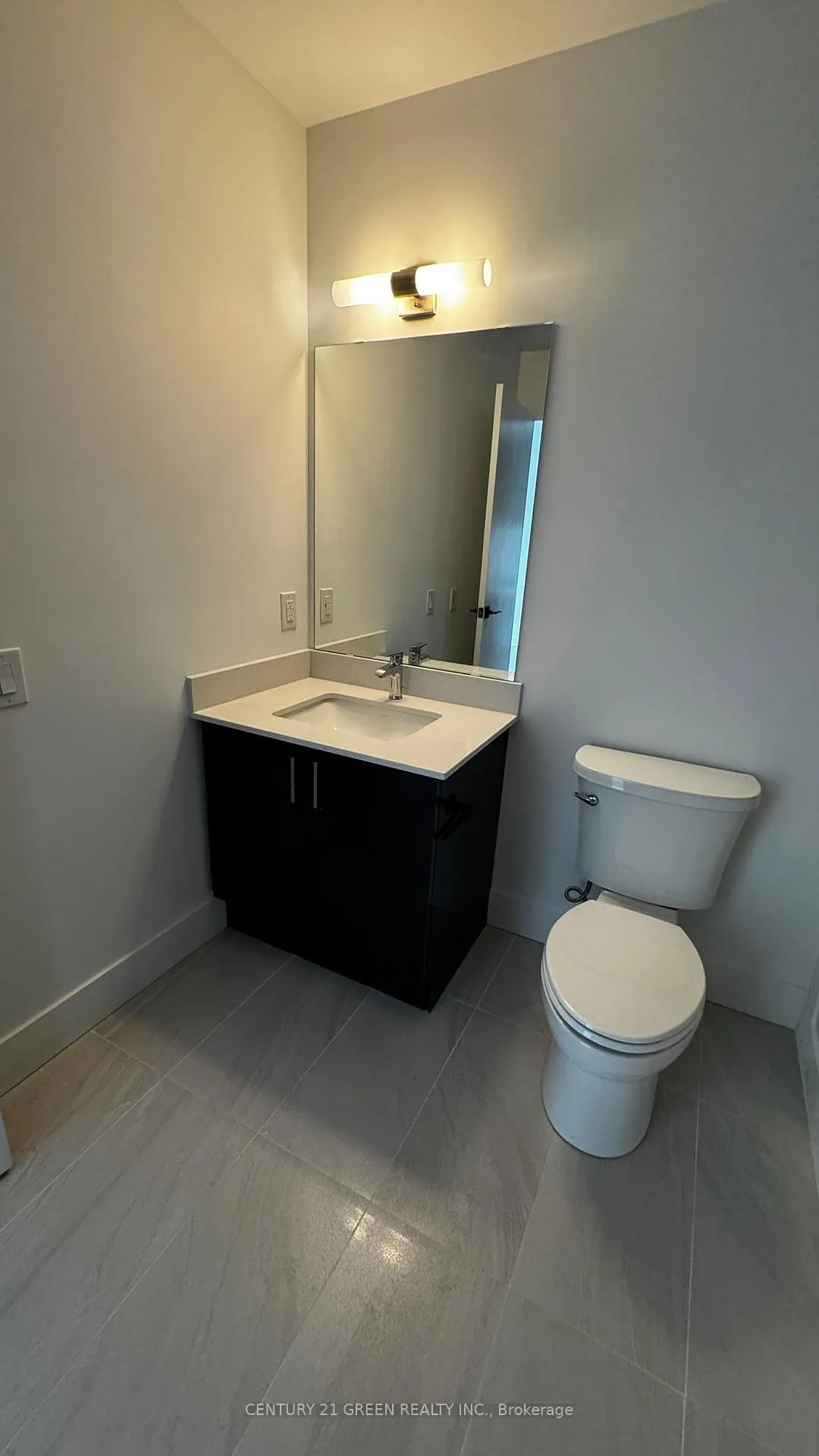 Photo 13 of Unit 404, 2782 Barton Street E, Hamilton, Riverdale — HOMEH