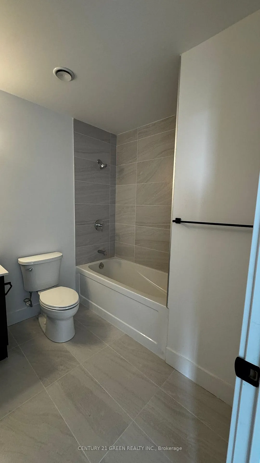 Photo 14 of Unit 404, 2782 Barton Street E, Hamilton, Riverdale — HOMEH