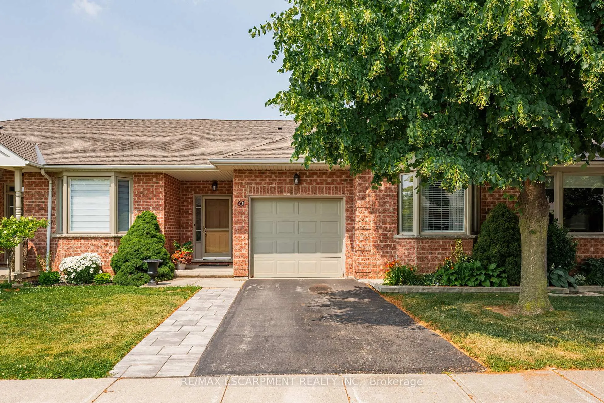Photo 2 of 60 Riveroaks Drive, Hamilton, Mount Hope — HOMEH