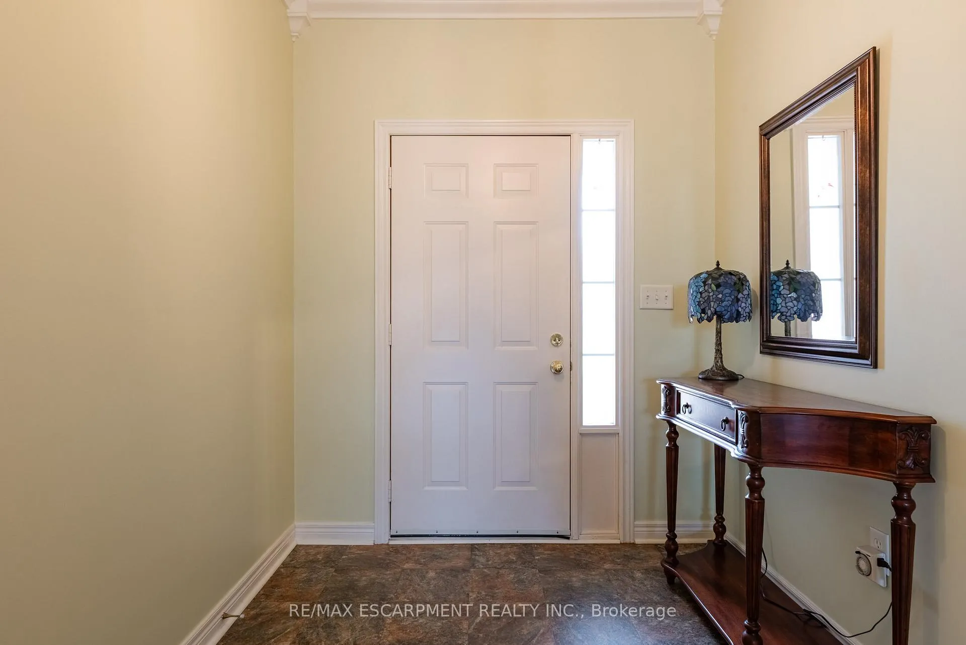Photo 5 of 60 Riveroaks Drive, Hamilton, Mount Hope — HOMEH