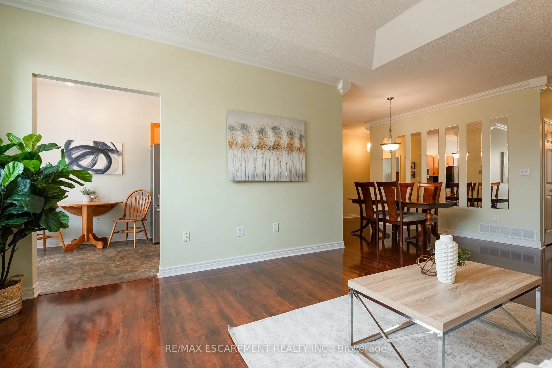 Photo 12 of 60 Riveroaks Drive, Hamilton, Mount Hope — HOMEH