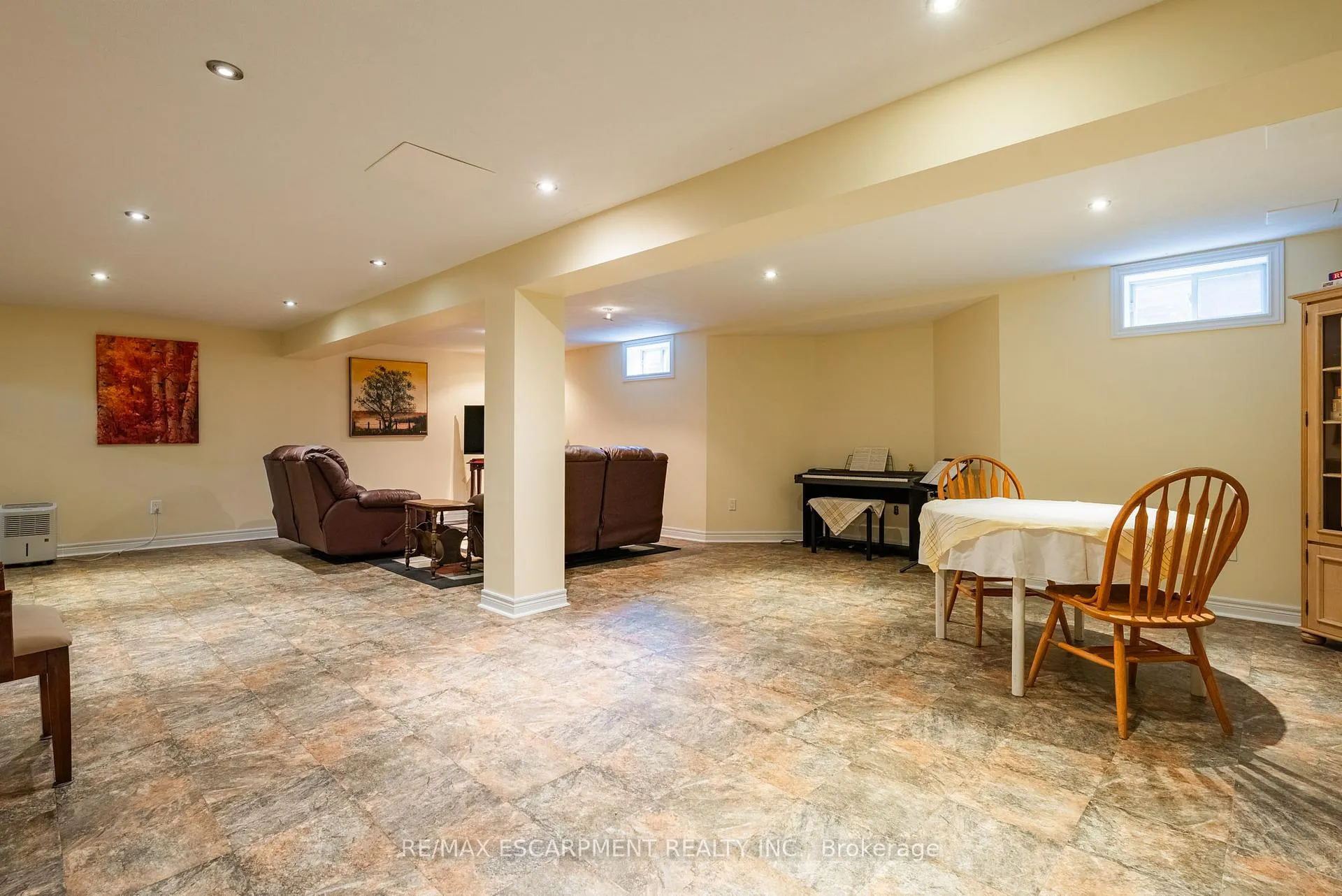 Photo 31 of 60 Riveroaks Drive, Hamilton, Mount Hope — HOMEH