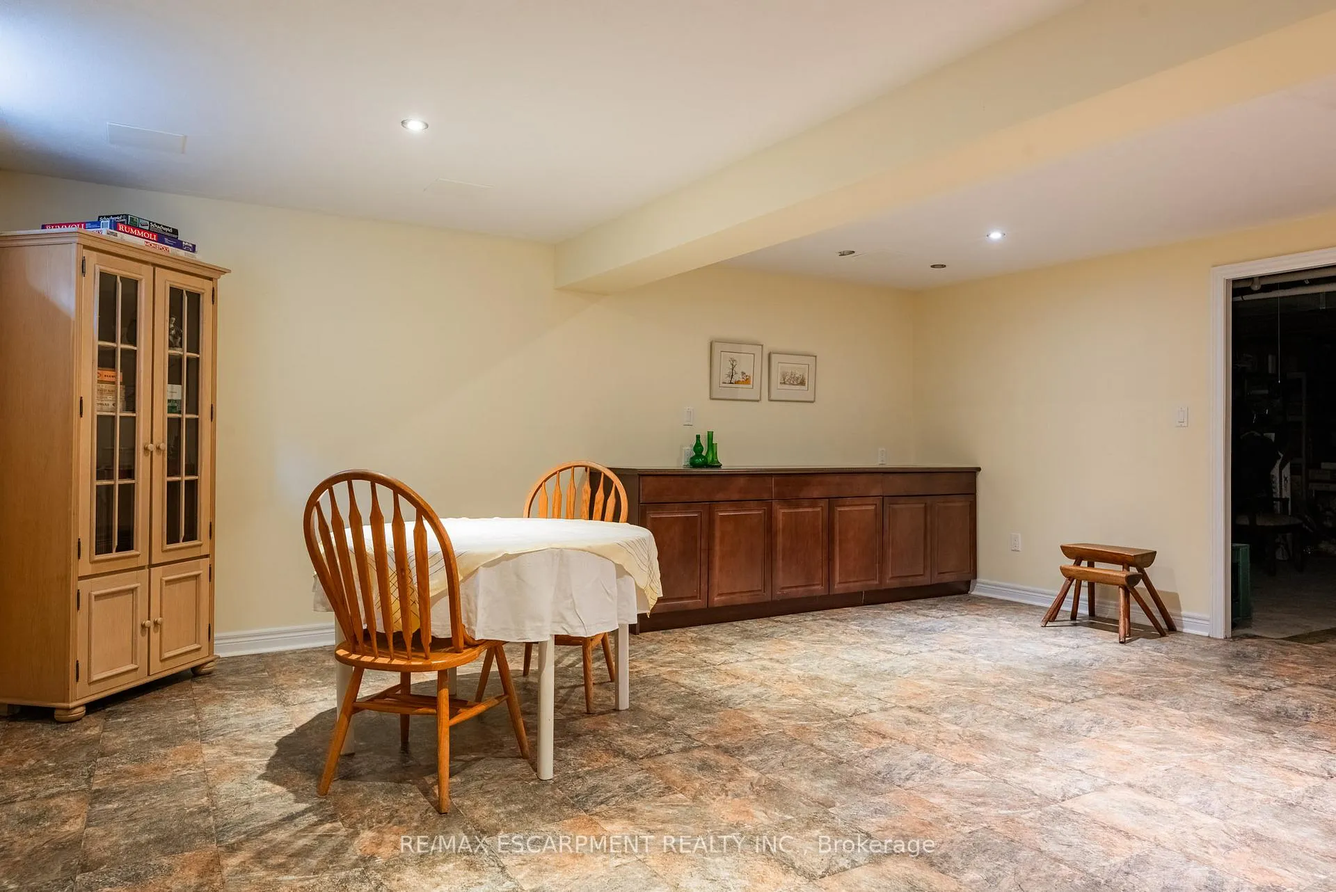 Photo 32 of 60 Riveroaks Drive, Hamilton, Mount Hope — HOMEH