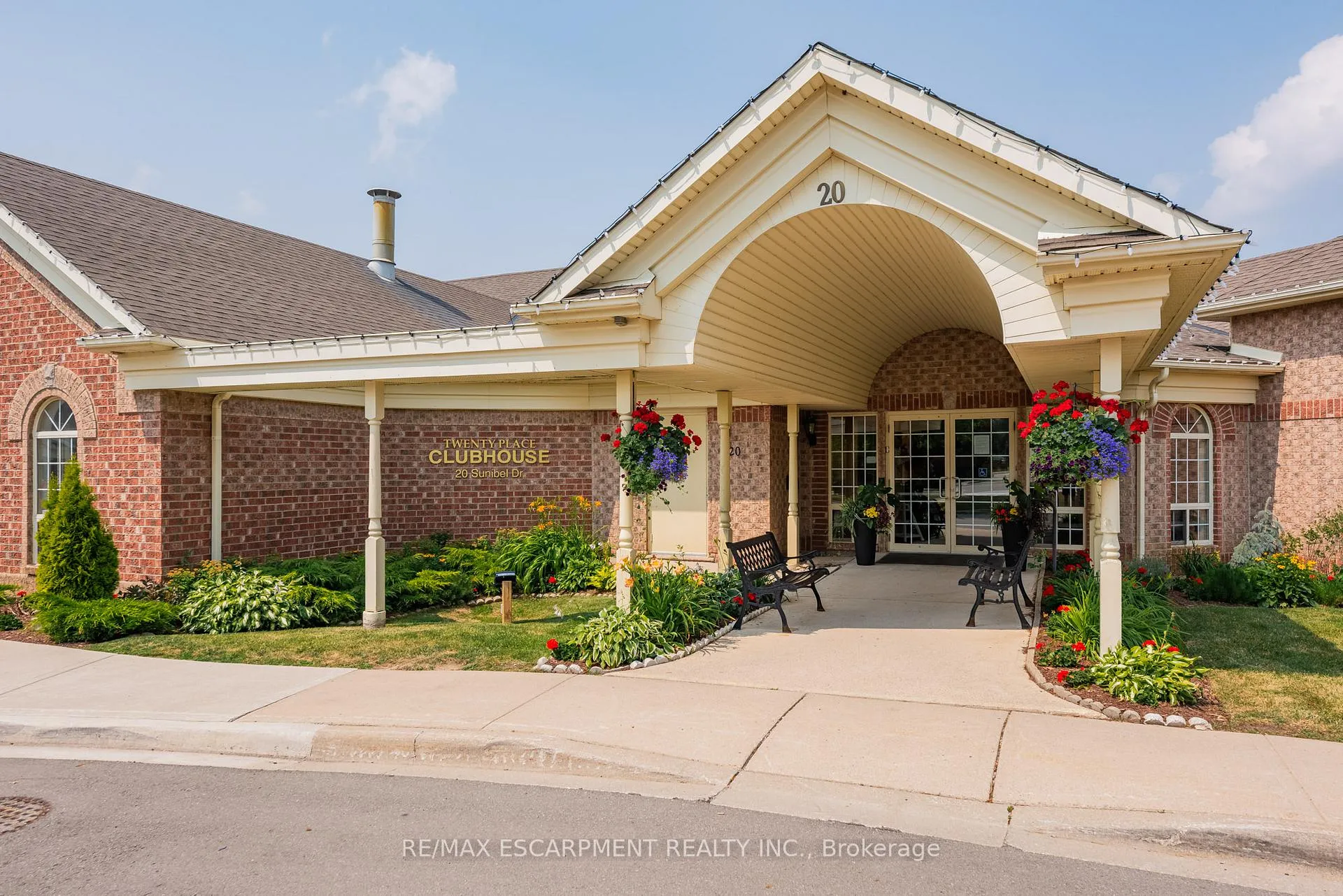 Photo 40 of 60 Riveroaks Drive, Hamilton, Mount Hope — HOMEH