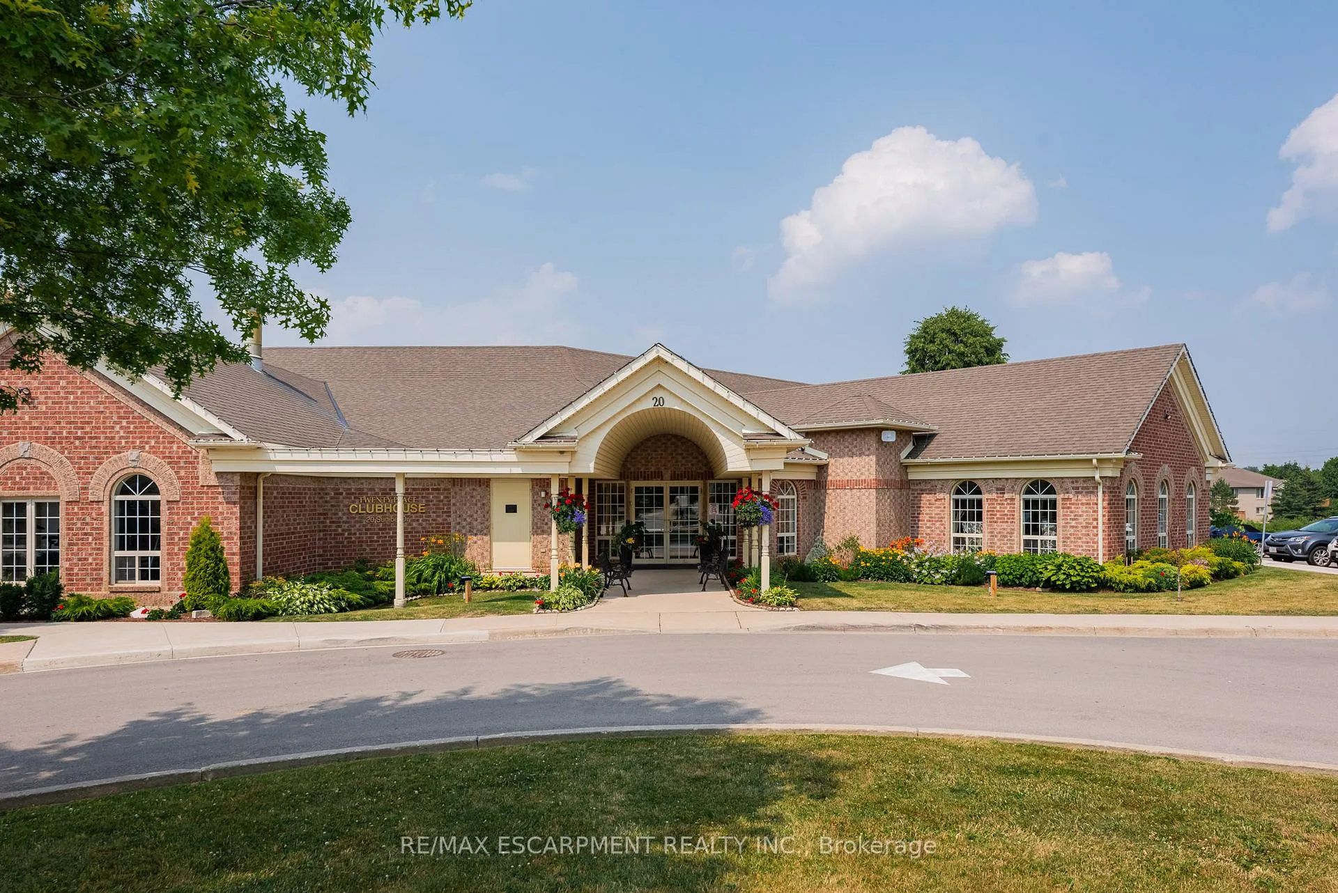 Photo 41 of 60 Riveroaks Drive, Hamilton, Mount Hope — HOMEH