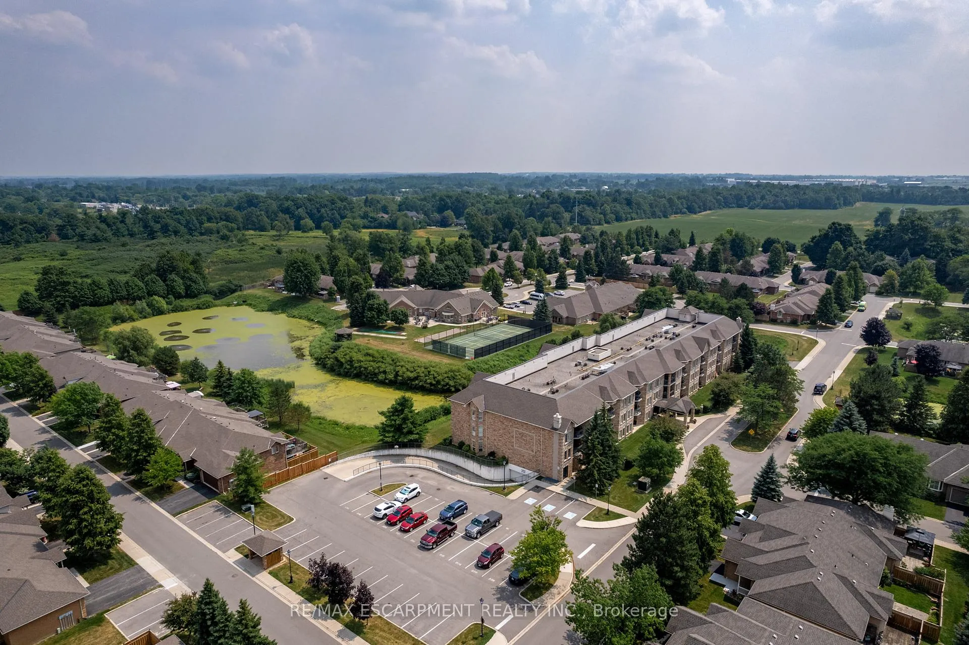 Photo 49 of 60 Riveroaks Drive, Hamilton, Mount Hope — HOMEH