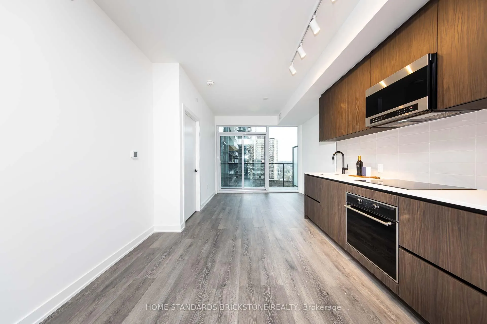 Photo 2 of Unit 1105, 117 Broadway Avenue, Toronto, Mount Pleasant West — HOMEH