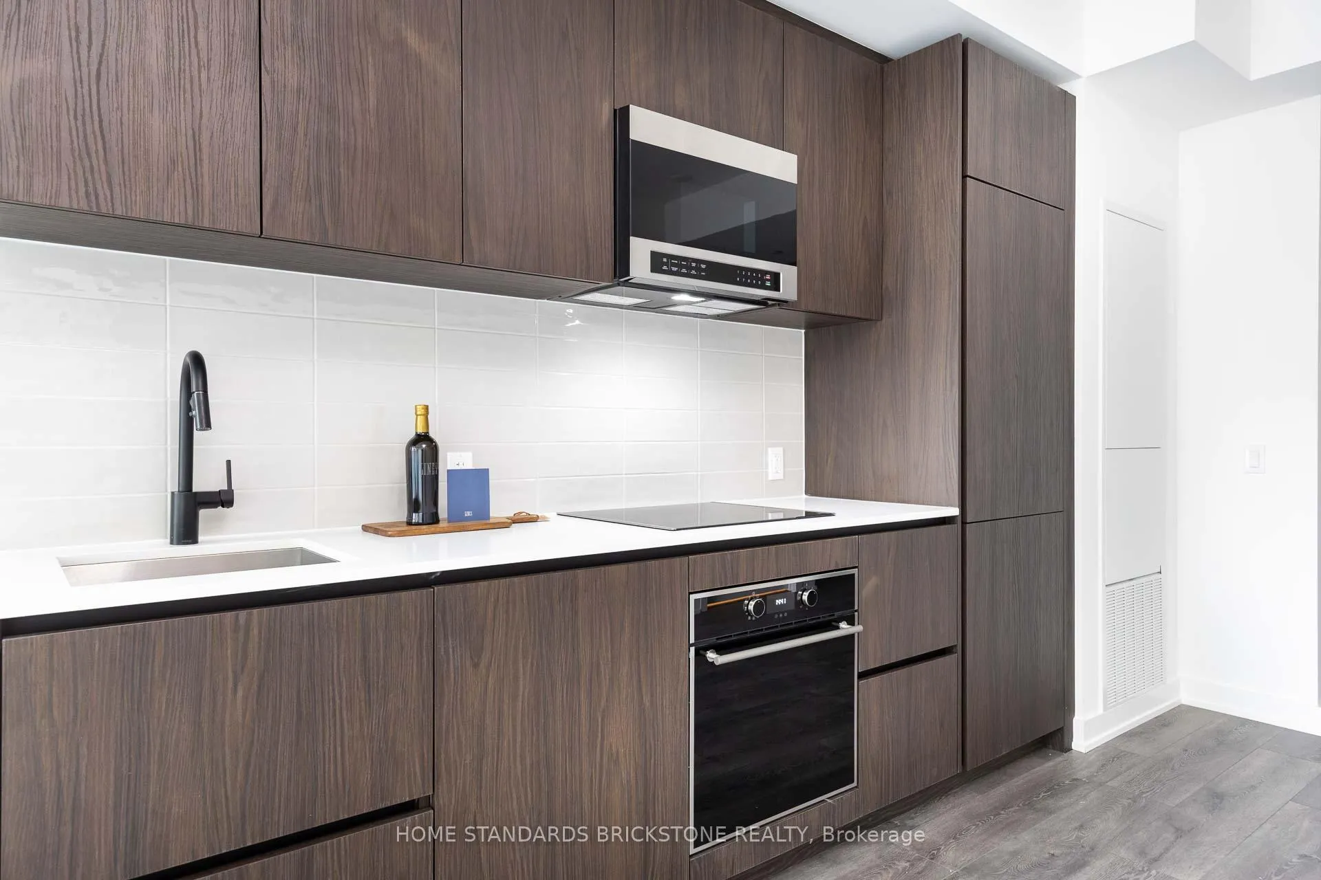 Photo 4 of Unit 1105, 117 Broadway Avenue, Toronto, Mount Pleasant West — HOMEH