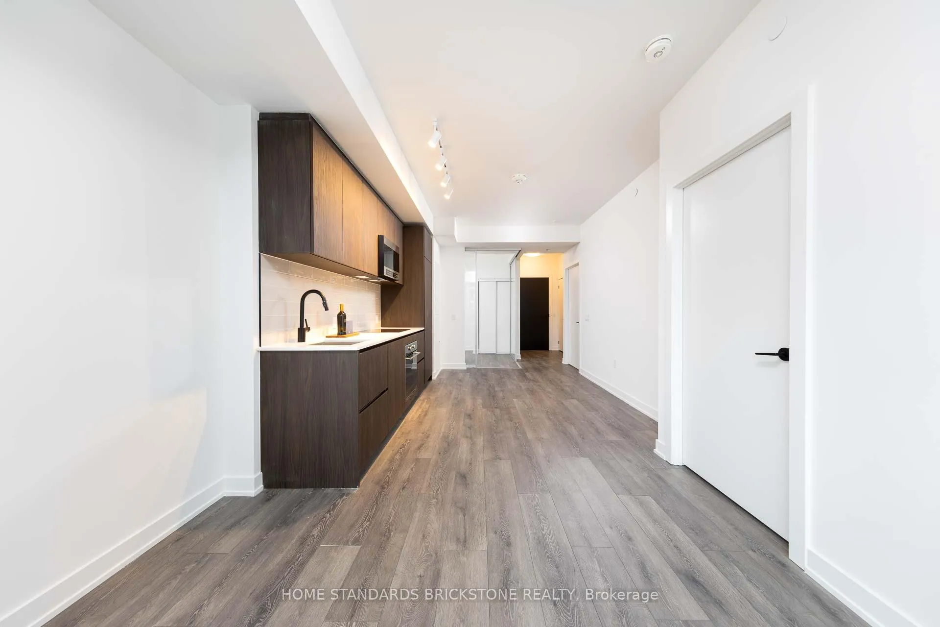 Photo 7 of Unit 1105, 117 Broadway Avenue, Toronto, Mount Pleasant West — HOMEH