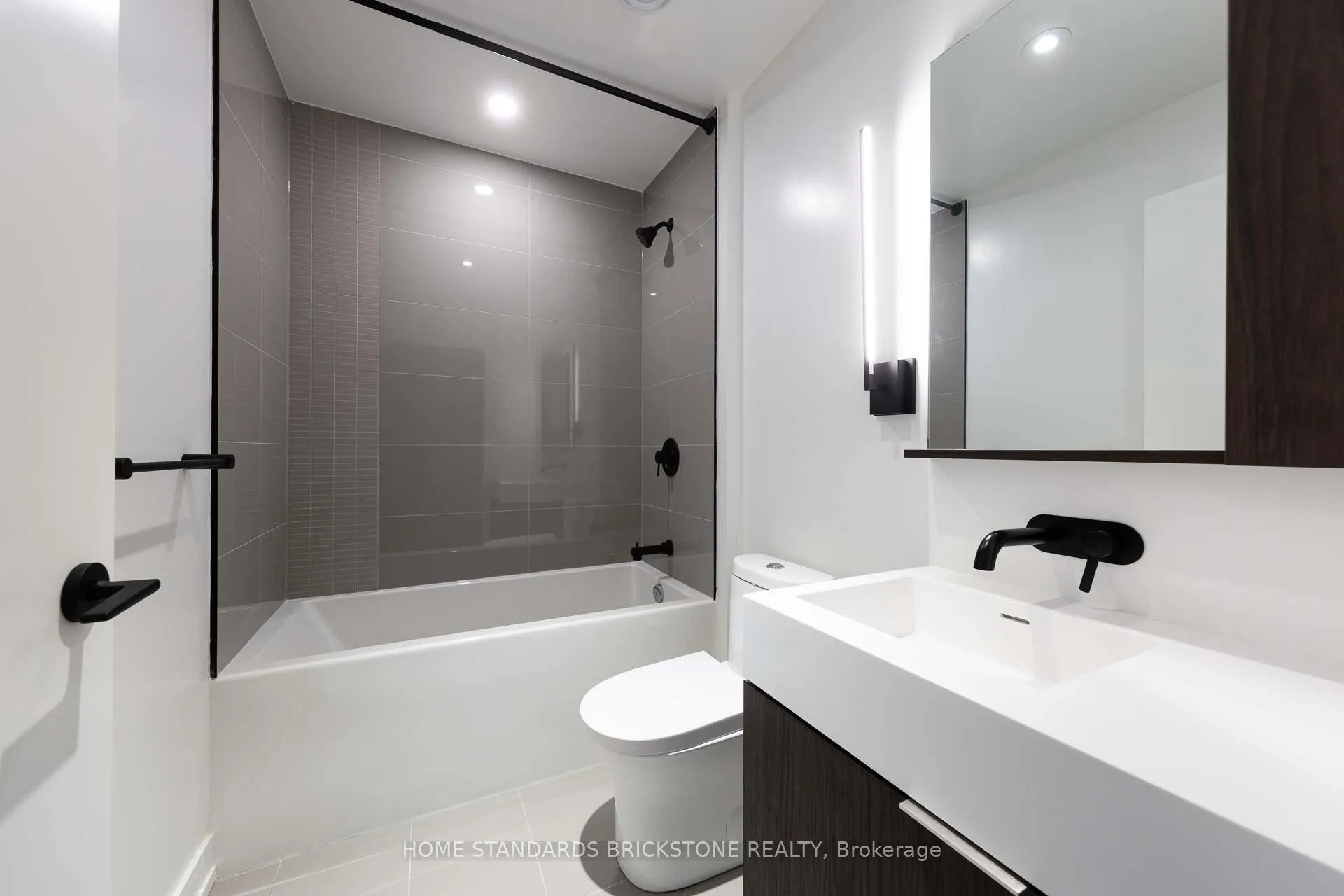 Photo 8 of Unit 1105, 117 Broadway Avenue, Toronto, Mount Pleasant West — HOMEH