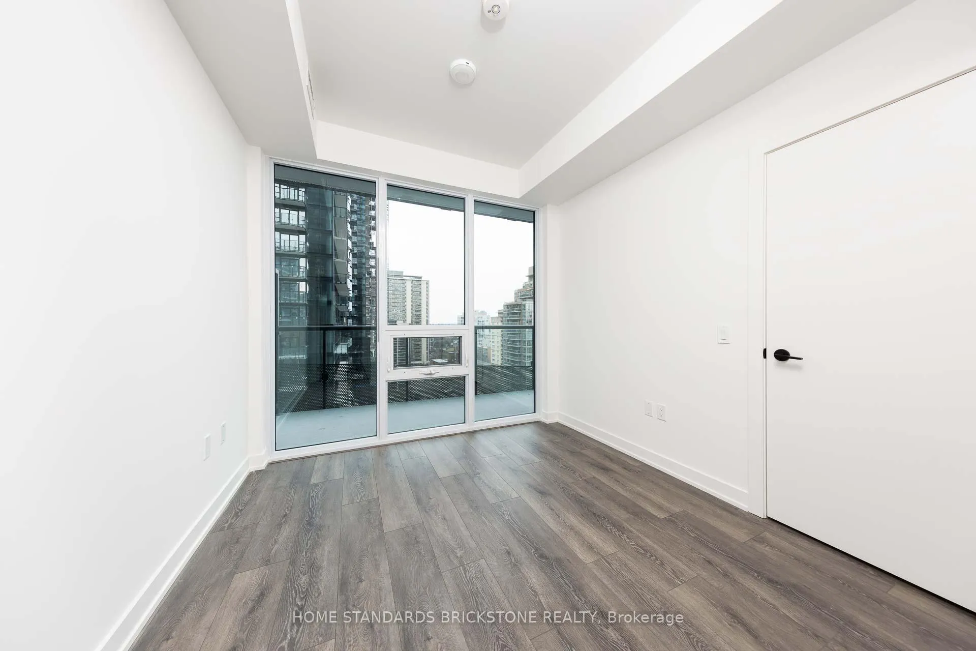 Photo 9 of Unit 1105, 117 Broadway Avenue, Toronto, Mount Pleasant West — HOMEH