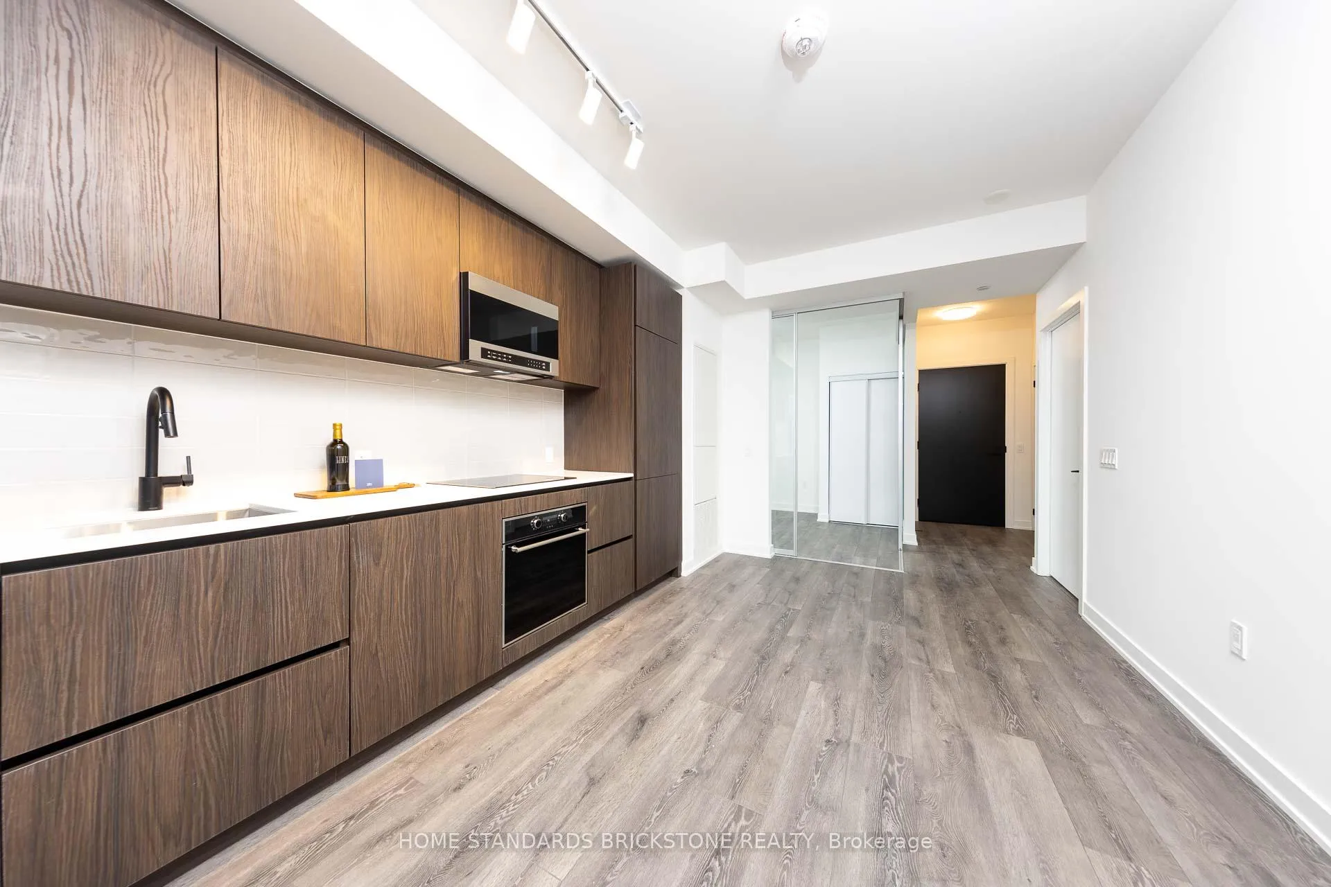 Photo 15 of Unit 1105, 117 Broadway Avenue, Toronto, Mount Pleasant West — HOMEH