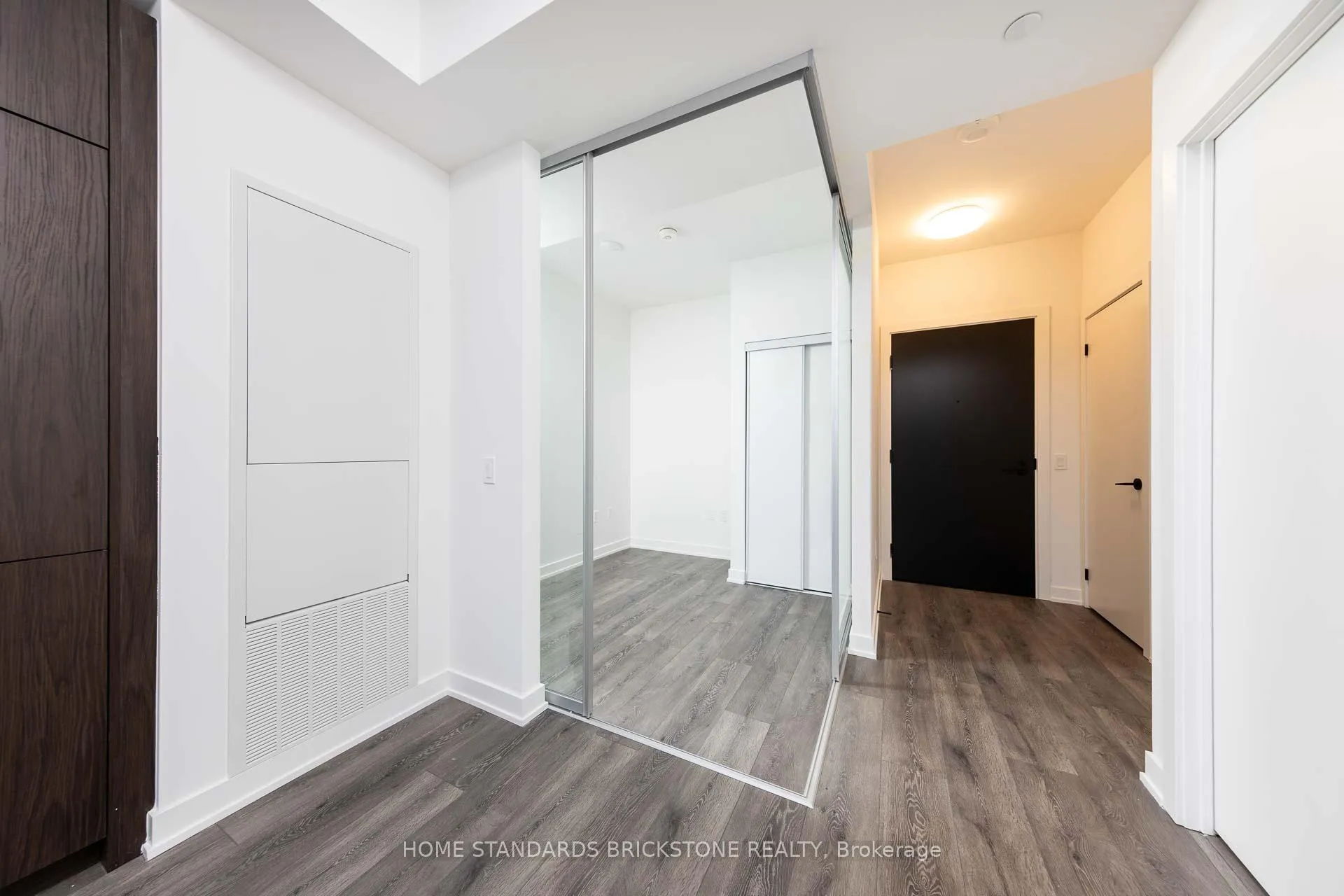 Photo 17 of Unit 1105, 117 Broadway Avenue, Toronto, Mount Pleasant West — HOMEH