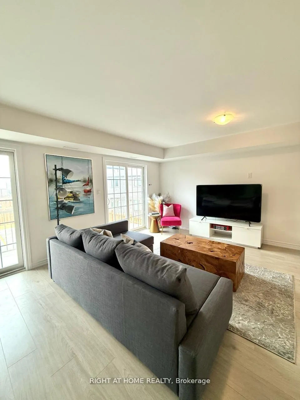Photo 4 of Unit #2, 31 Pumpkin Corner Crescent, Barrie, Rural Barrie Southeast — HOMEH
