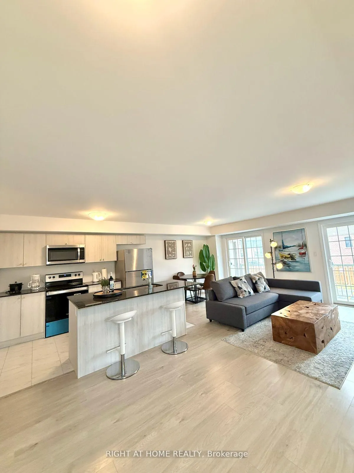 Photo 5 of Unit #2, 31 Pumpkin Corner Crescent, Barrie, Rural Barrie Southeast — HOMEH