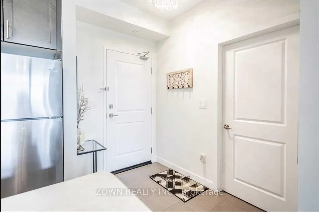 Photo 3 of Unit 222, 35 Southshore Crescent, Hamilton, Lakeshore — HOMEH