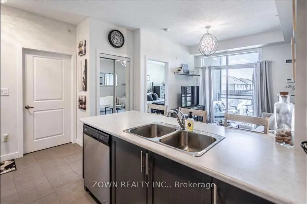 Photo 4 of Unit 222, 35 Southshore Crescent, Hamilton, Lakeshore — HOMEH
