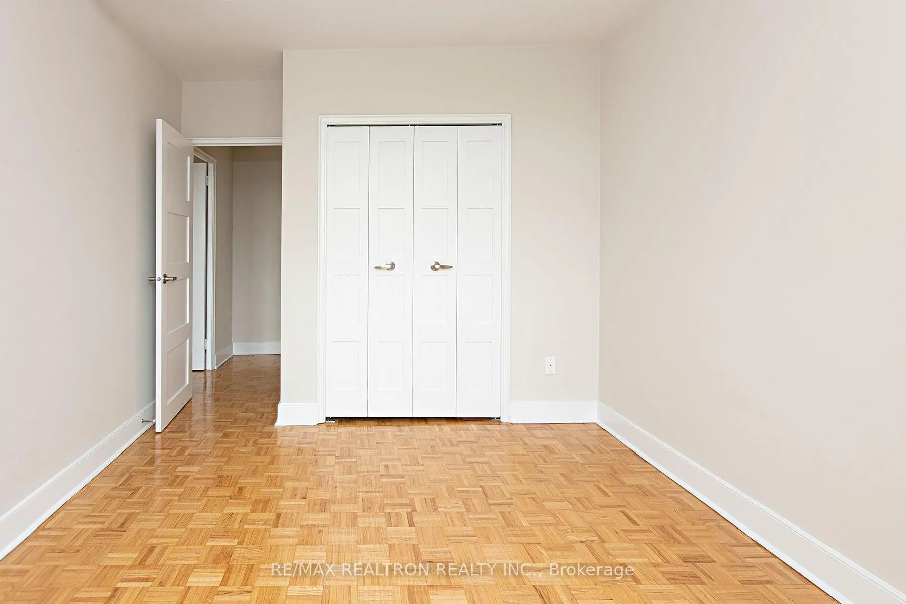 Photo 6 of Unit 808, 10 Shallmar Boulevard, Toronto, Forest Hill North — HOMEH