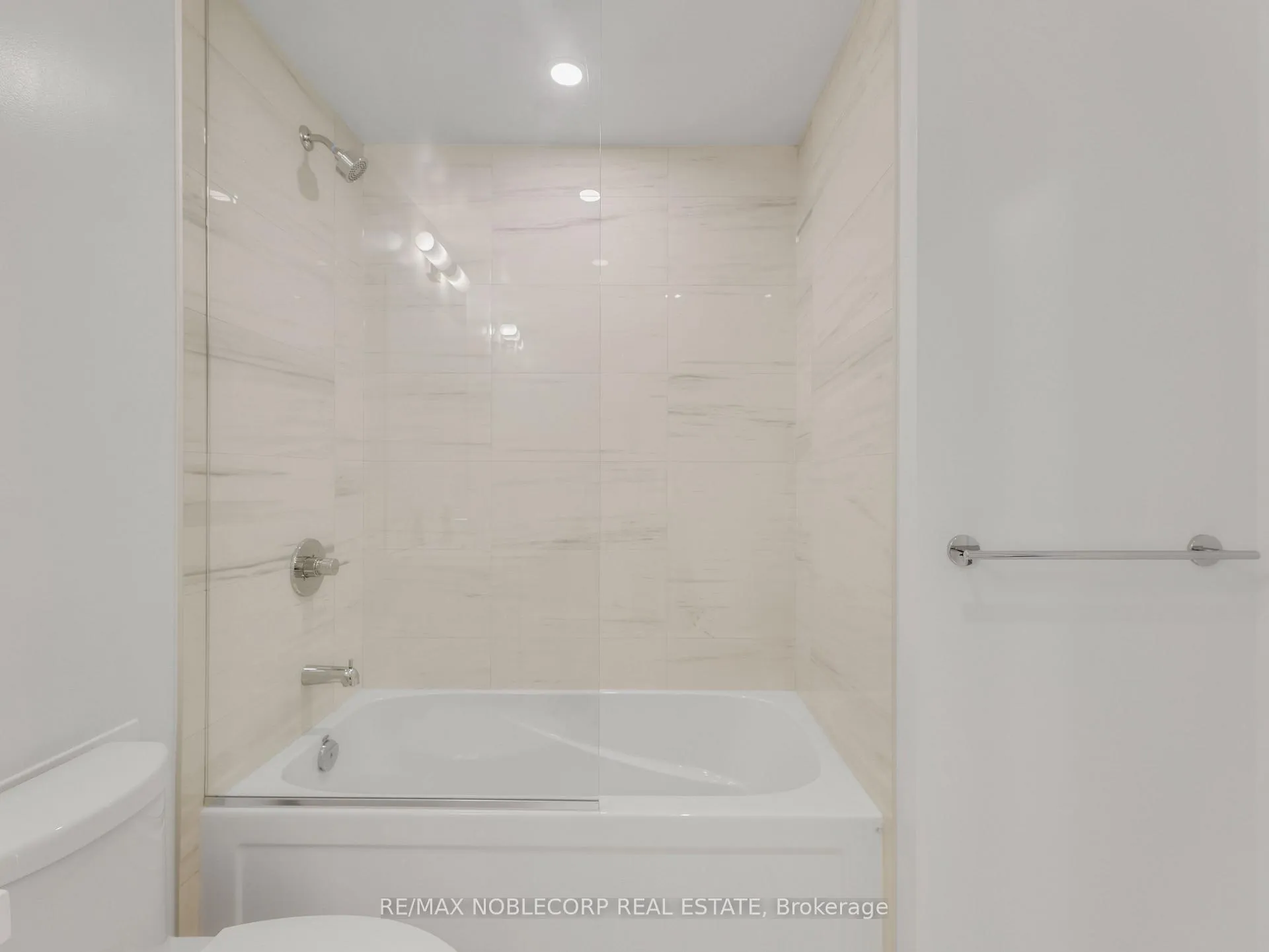 Photo 11 of Unit 5012, 225 Commerce Street, Vaughan, Vaughan Corporate Centre — HOMEH