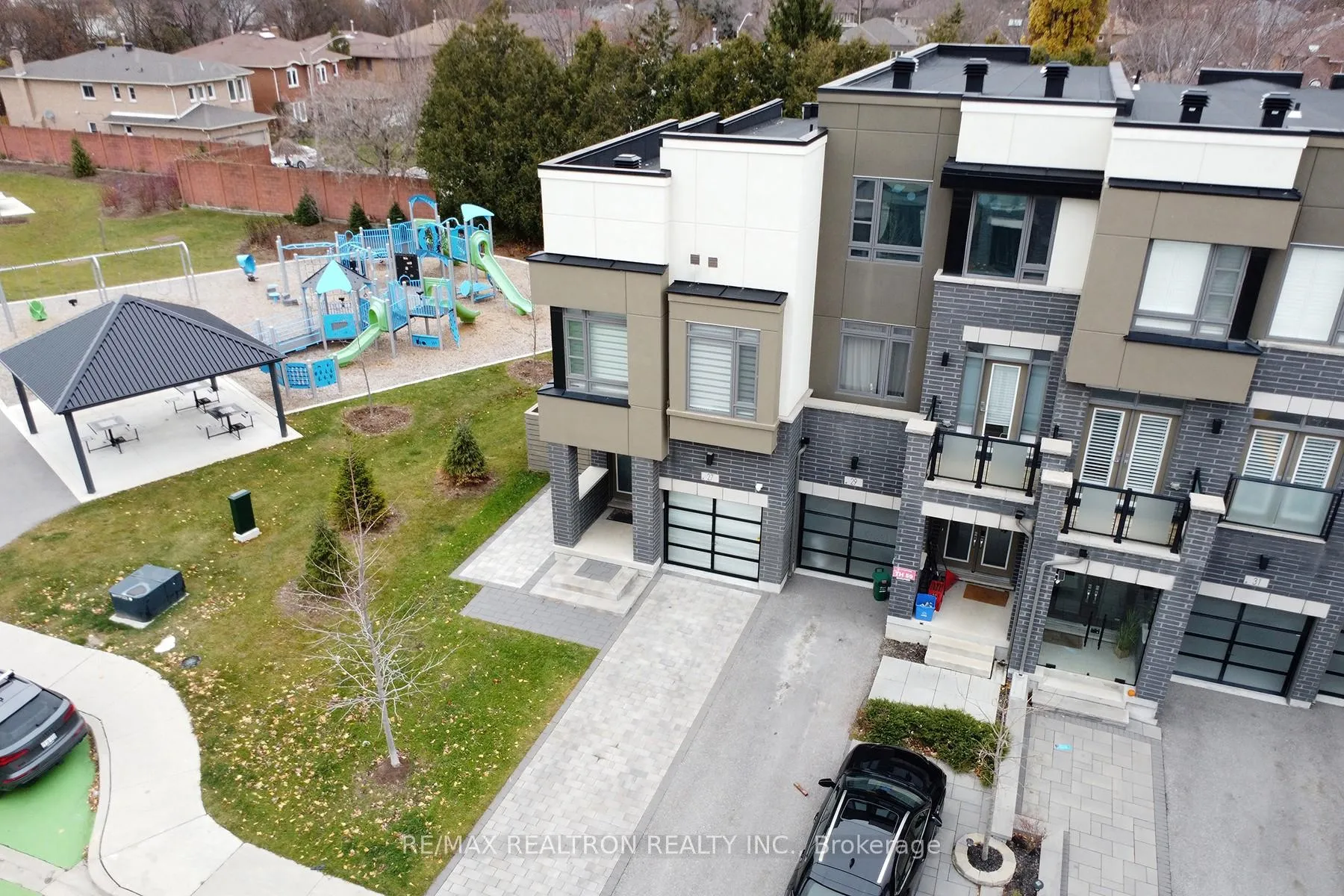 Photo 3 of 27 Harold Lawrie Lane, Markham, Thornhill — HOMEH