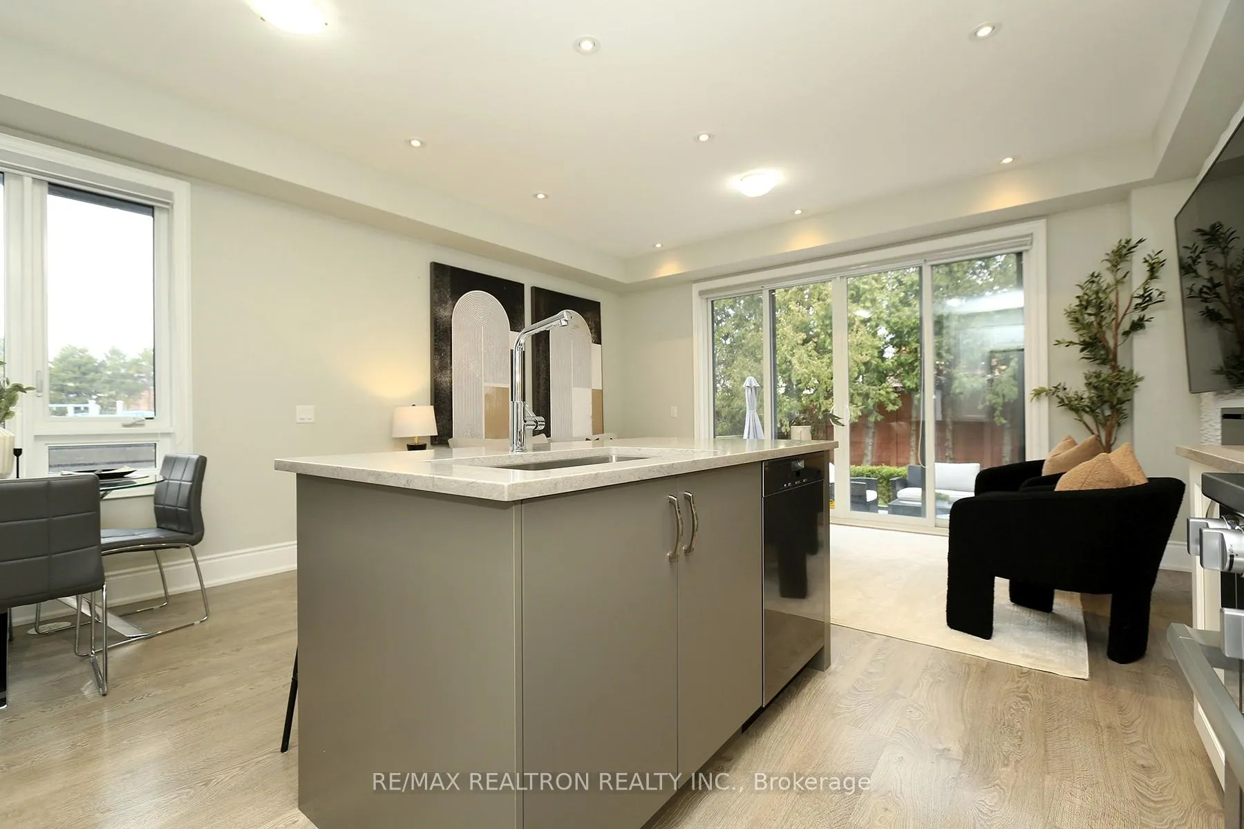 Photo 9 of 27 Harold Lawrie Lane, Markham, Thornhill — HOMEH