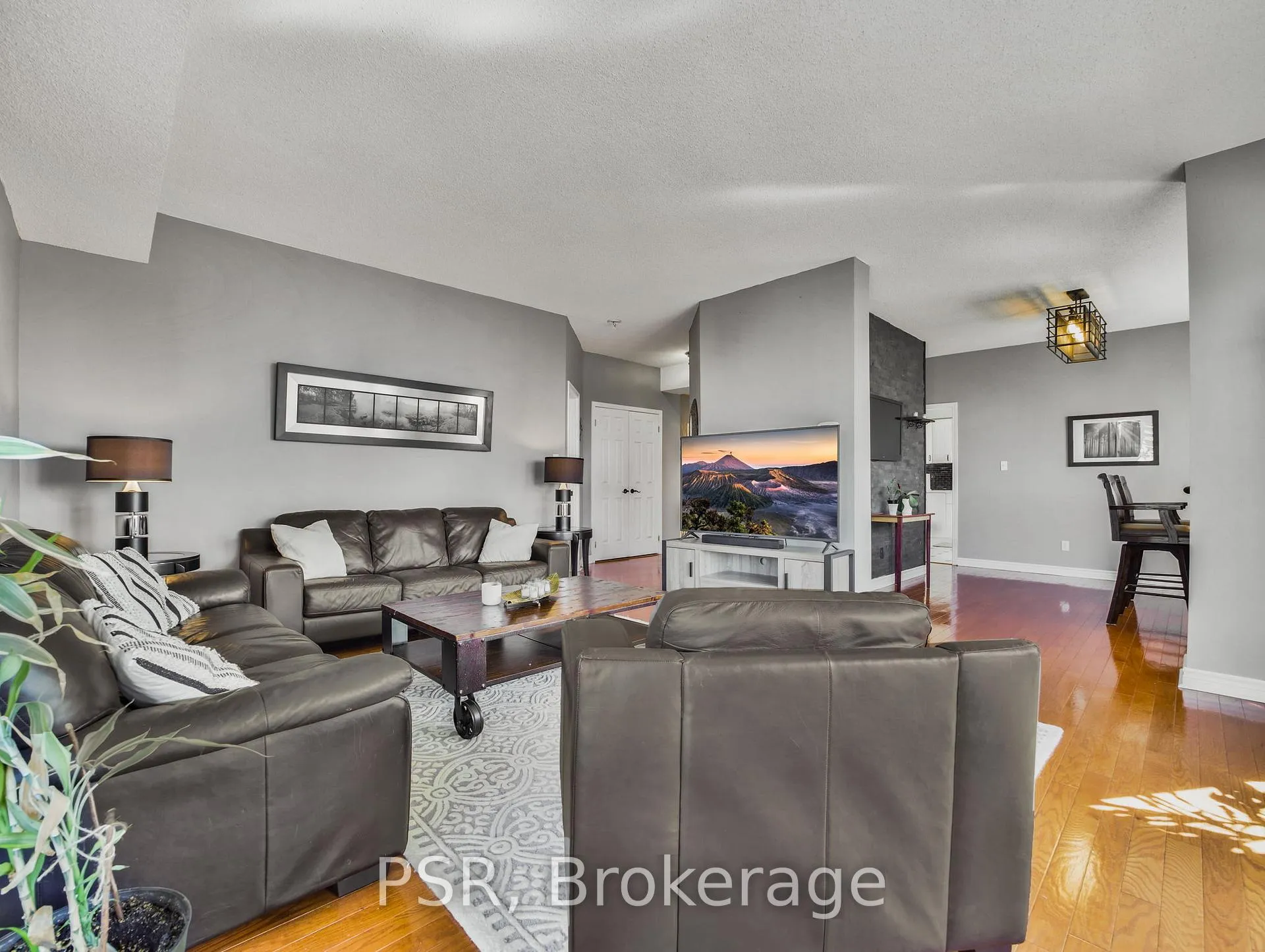 Photo 7 of Unit 17D, 67 Caroline Street S, Hamilton, Durand — HOMEH