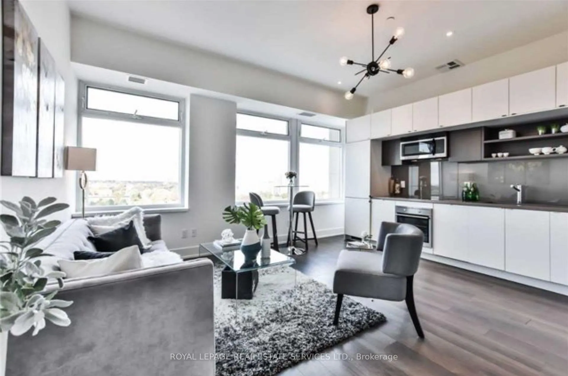 Photo 3 of Unit 1522, 111 St Clair Avenue W, Toronto, Yonge-St. Clair — HOMEH