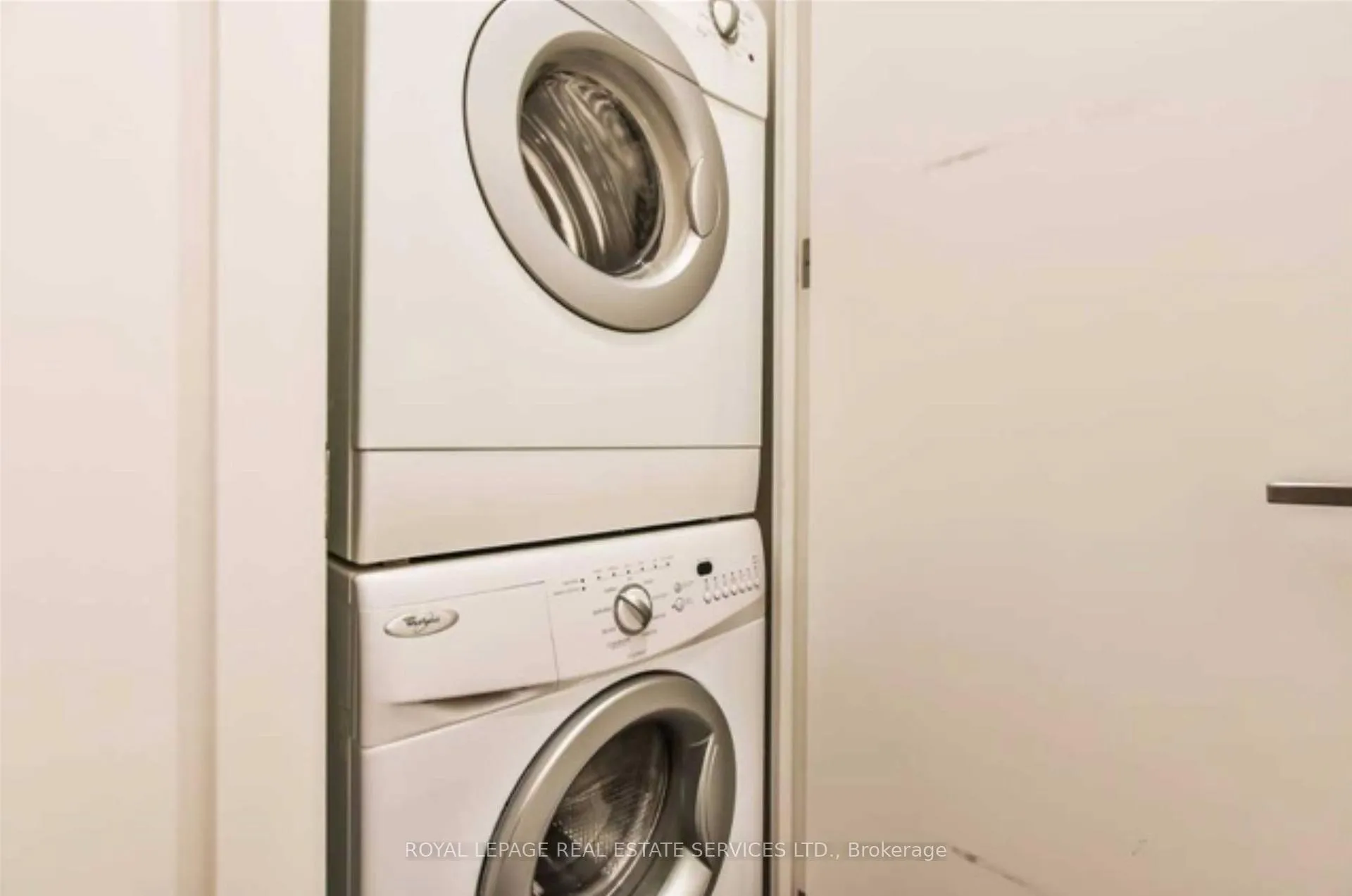 Photo 12 of Unit 1522, 111 St Clair Avenue W, Toronto, Yonge-St. Clair — HOMEH