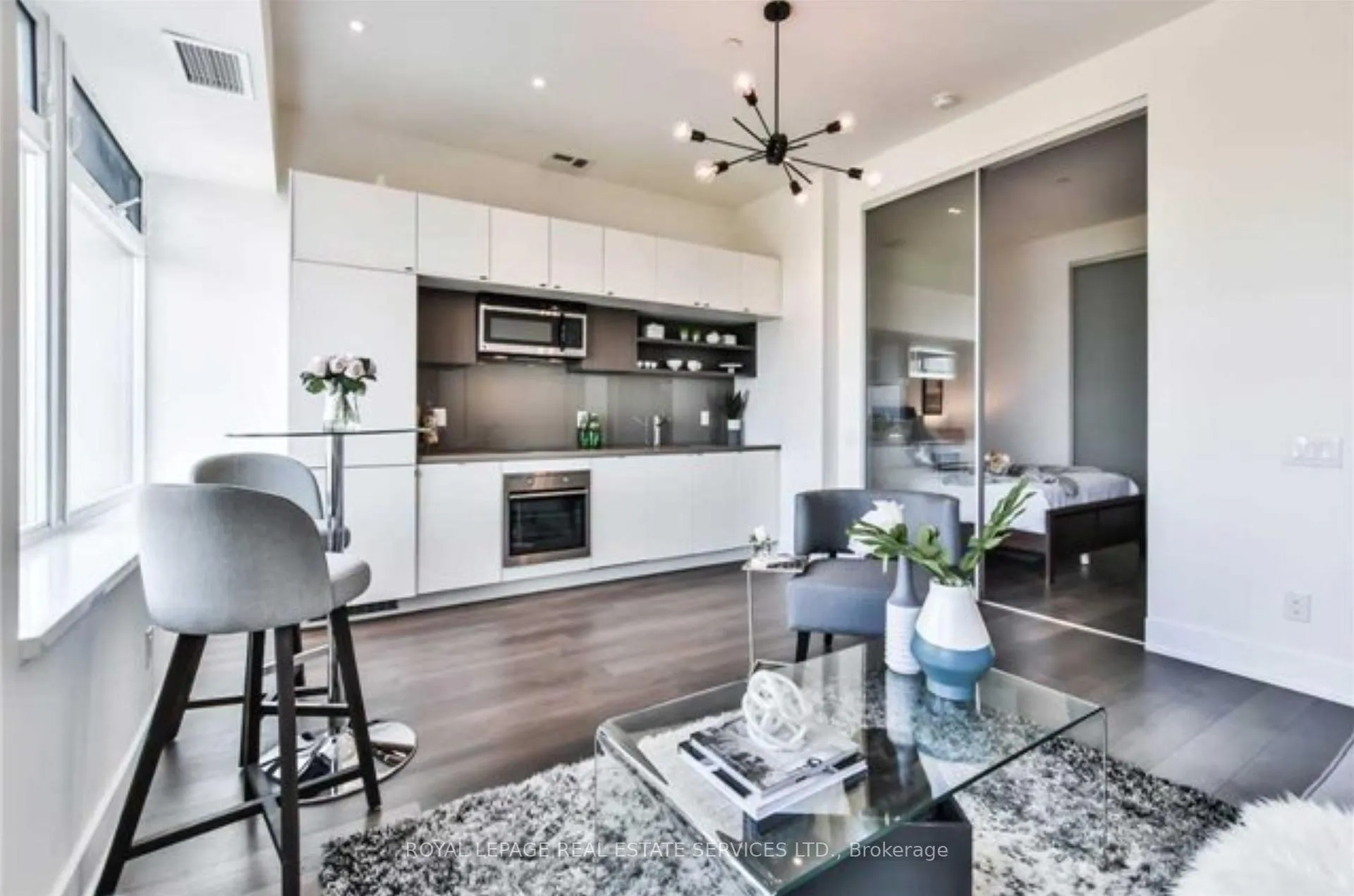 Photo 13 of Unit 1522, 111 St Clair Avenue W, Toronto, Yonge-St. Clair — HOMEH