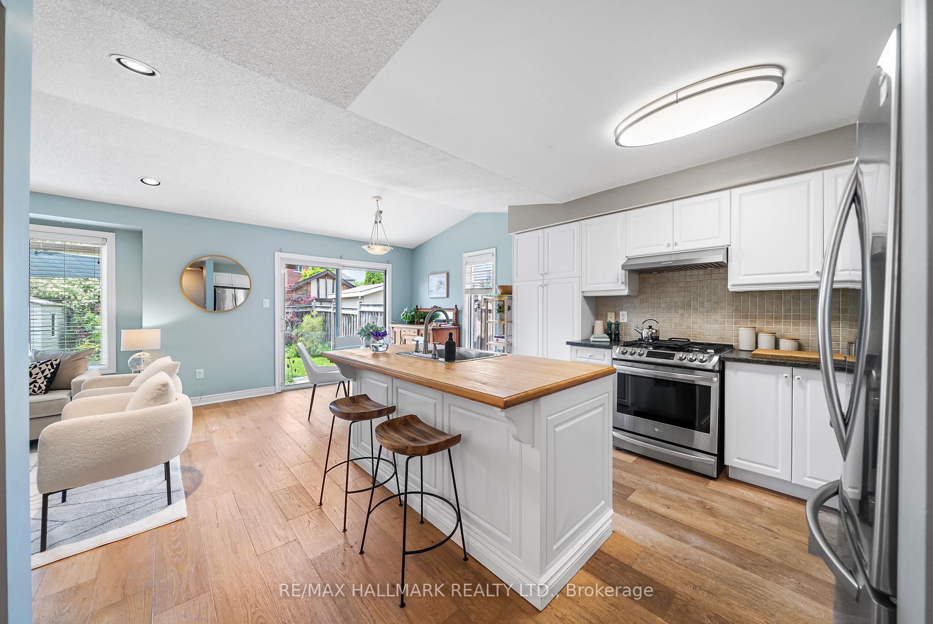 Photo 5 of 45 Terrastone Court, Caledon, Bolton West — HOMEH