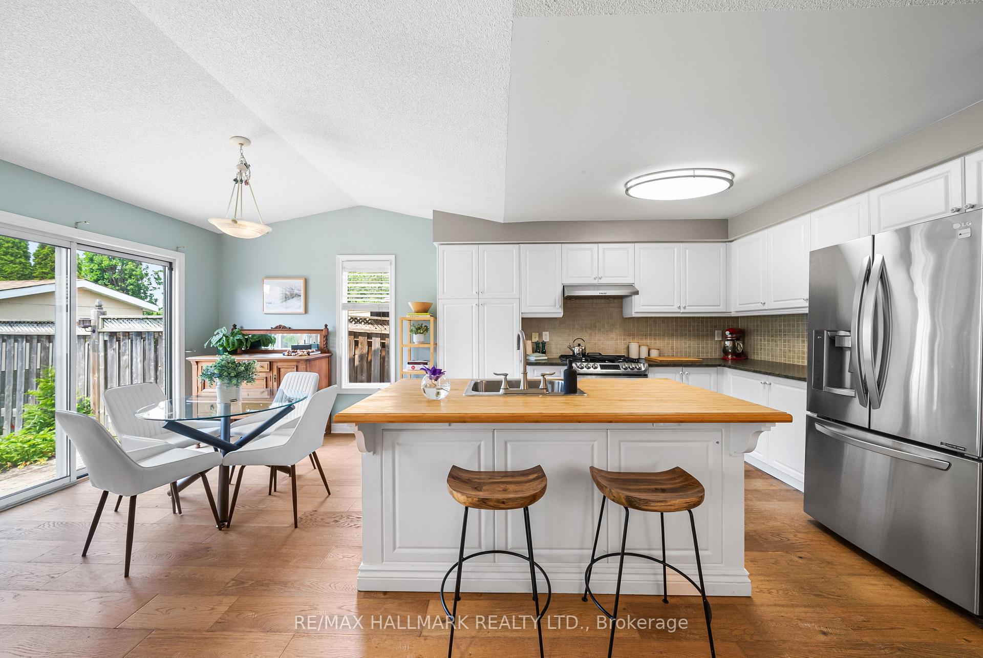 Photo 8 of 45 Terrastone Court, Caledon, Bolton West — HOMEH