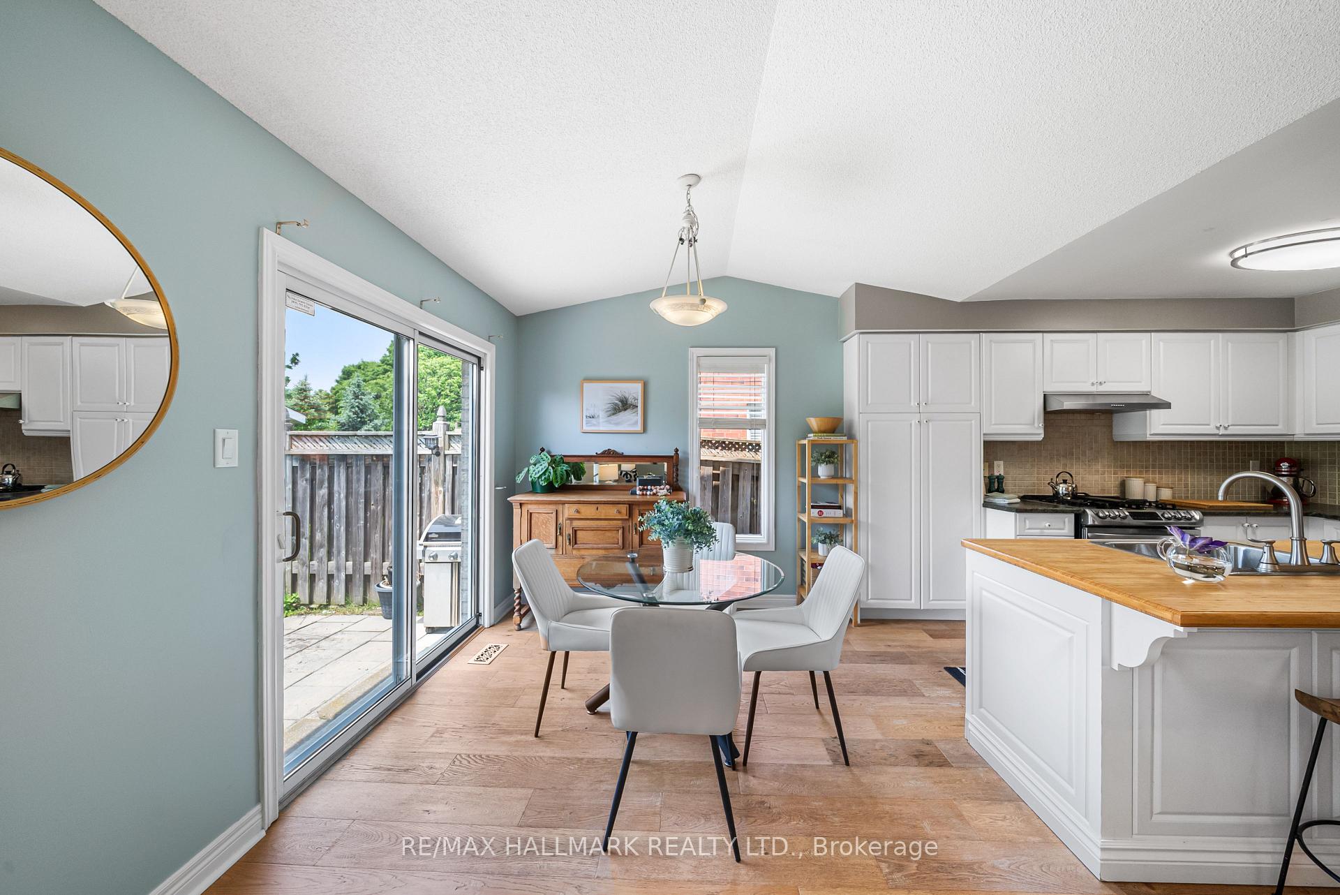 Photo 7 of 45 Terrastone Court, Caledon, Bolton West — HOMEH