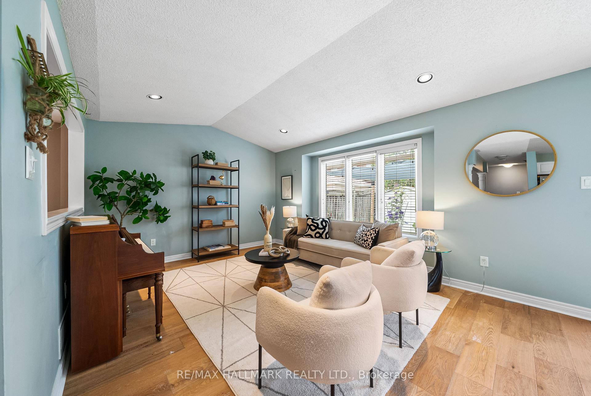 Photo 9 of 45 Terrastone Court, Caledon, Bolton West — HOMEH