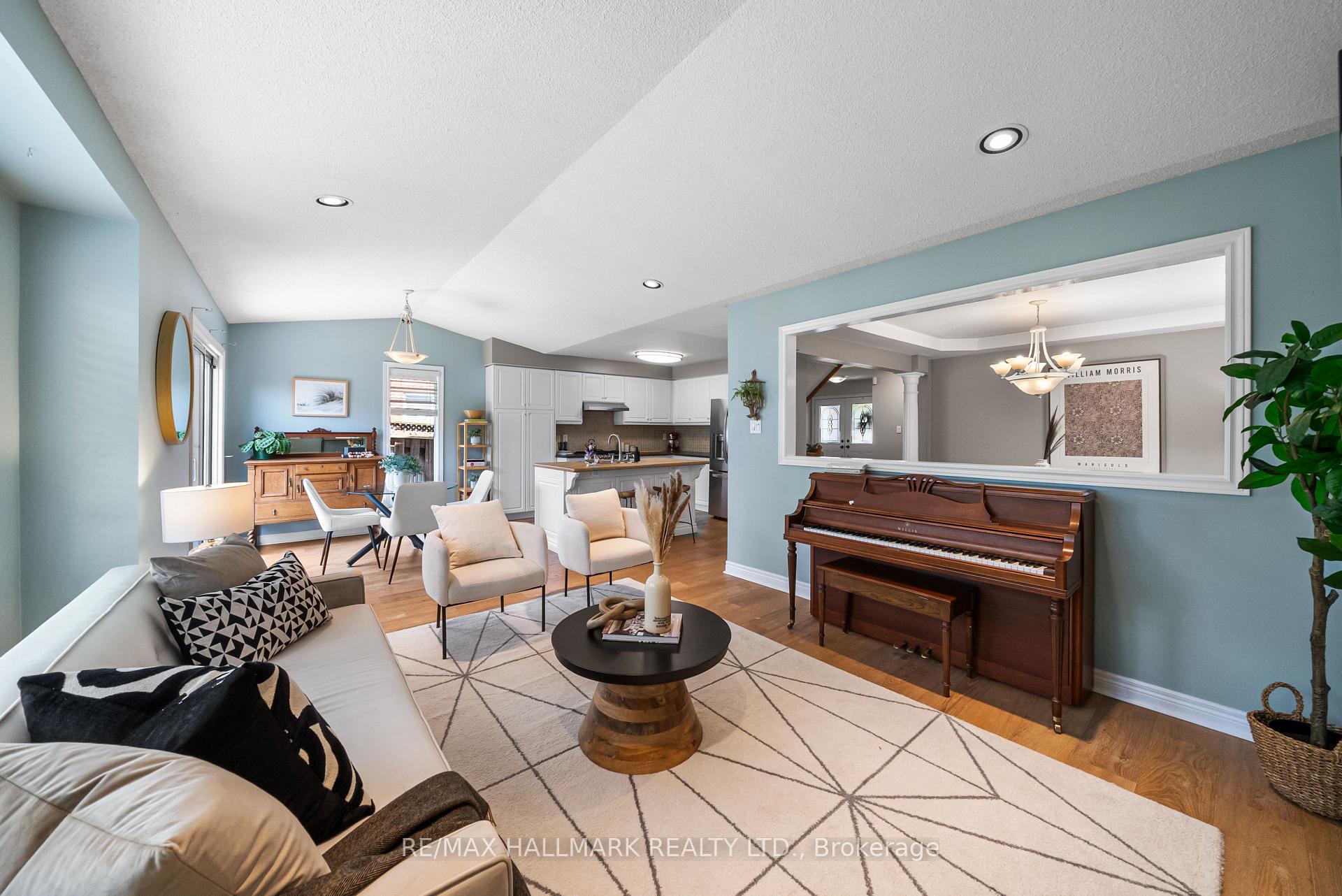 Photo 10 of 45 Terrastone Court, Caledon, Bolton West — HOMEH