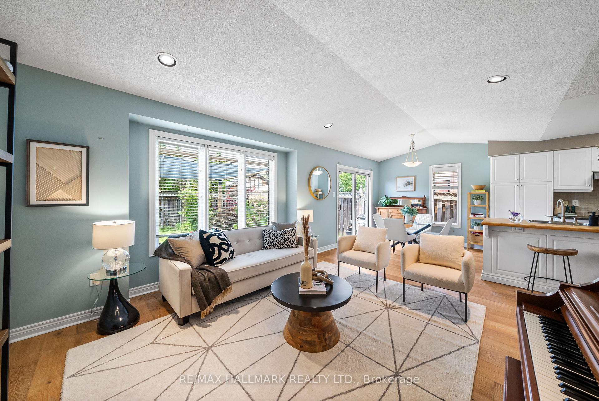 Photo 11 of 45 Terrastone Court, Caledon, Bolton West — HOMEH